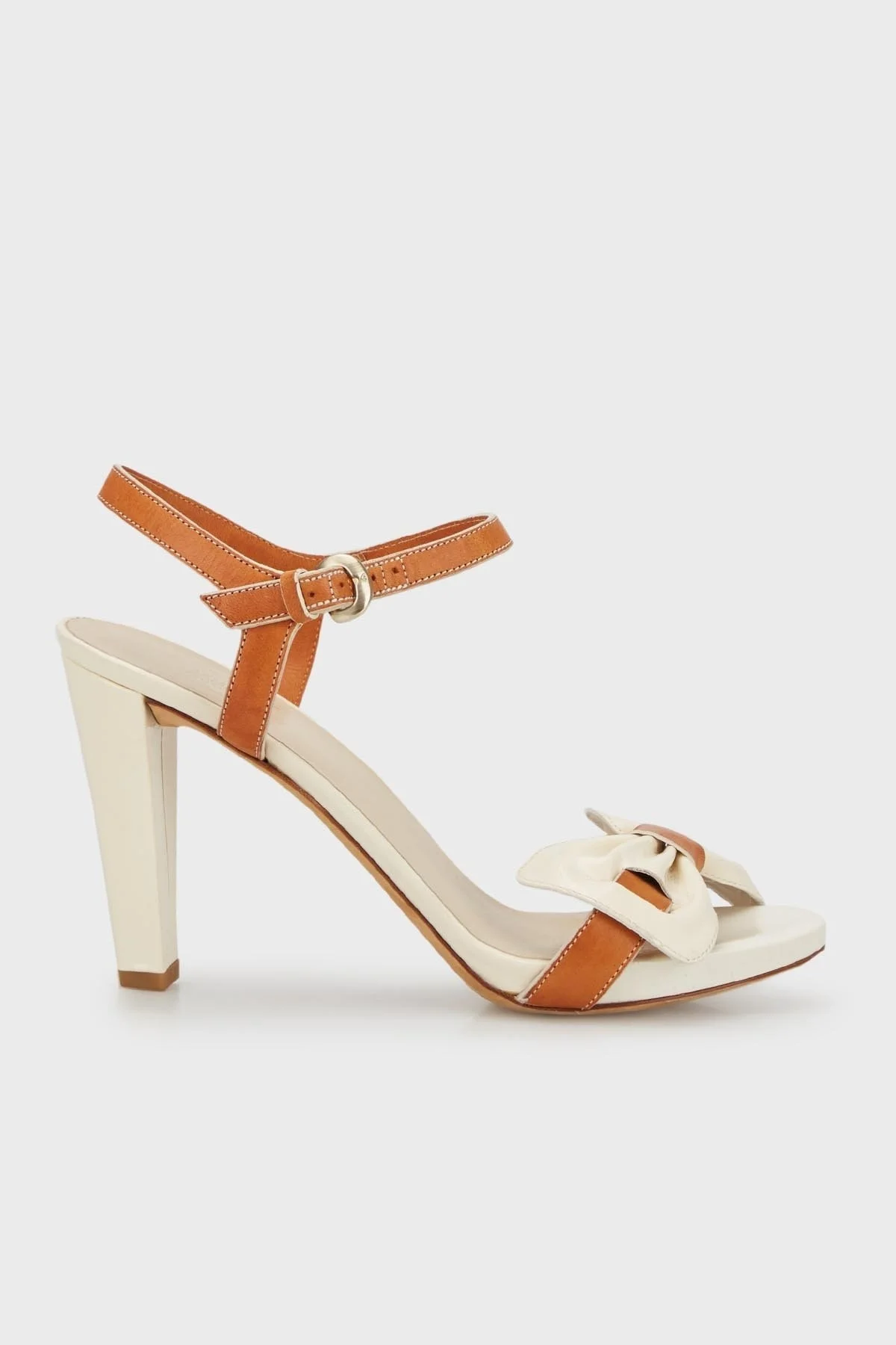 Armani Collezioni Topuklu Bayan Ayakkabı ZOX5Y22XAD628XAO71CF008 BEYAZ - 1