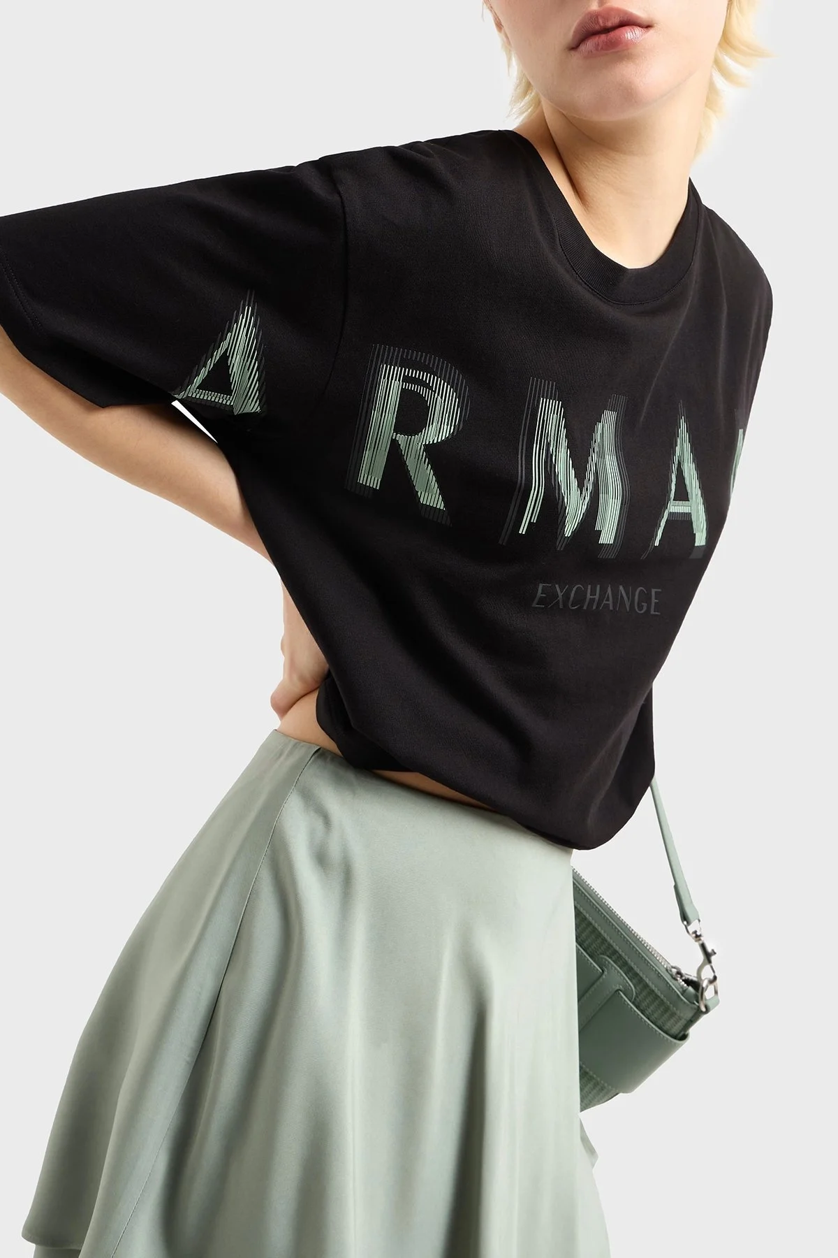 Armani Exchage % 100 Pamuk Cropped Fit Bisiklet Yaka Logolu Bayan T Shirt XW000520 AF10359 UC001 SİYAH - 9
