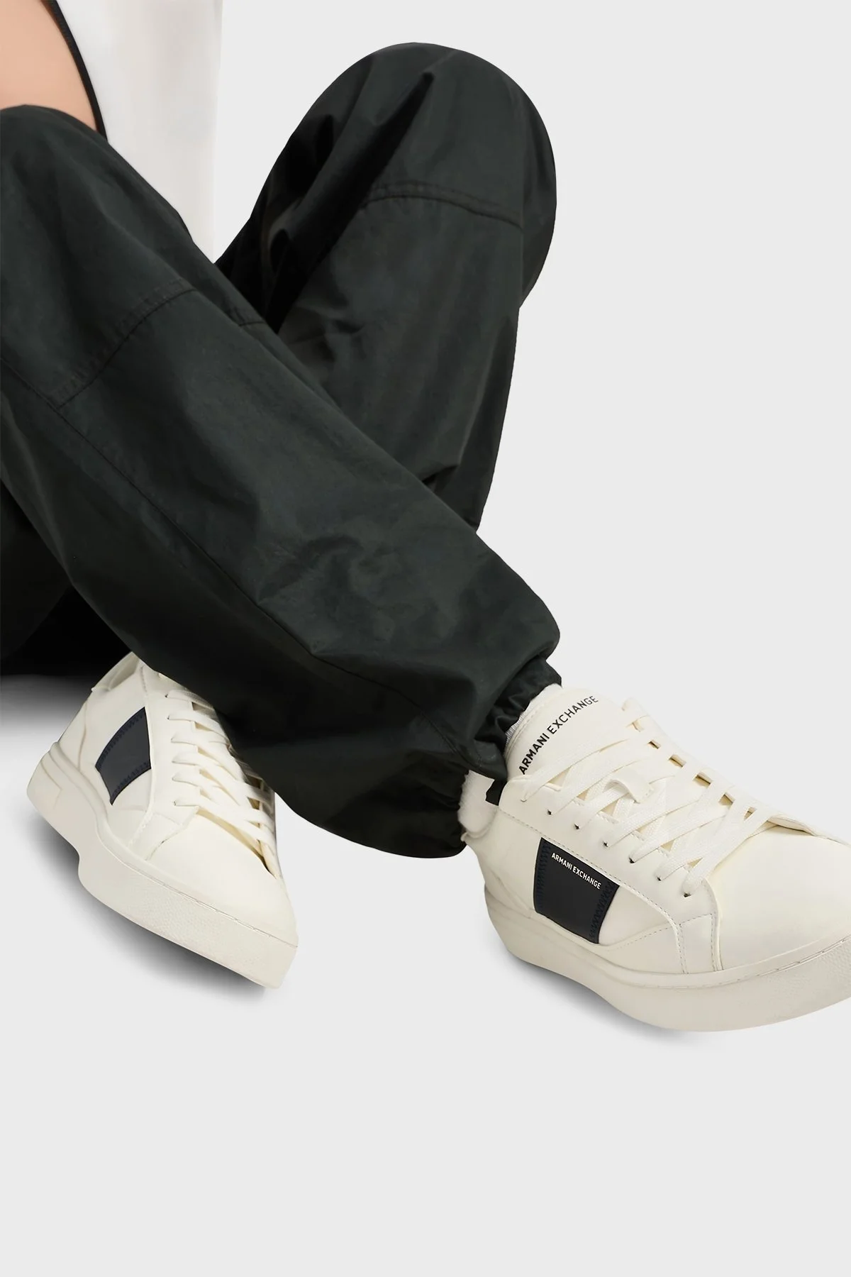 Armani Exchage Logo Baskılı Kalın Taban Sneaker Erkek Ayakkabı XUX241 XV911 U388 BEYAZ-LACİVERT - 2