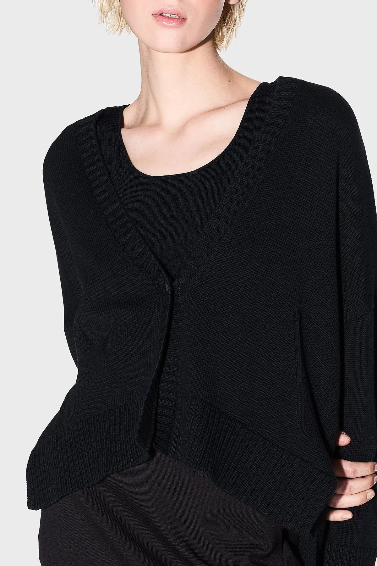 Armani Exchange % 100 Pamuk Relaxed Fit V Yaka Asimetrik Bayan Hırka XW001304 AF16552 UC001 SİYAH - 4