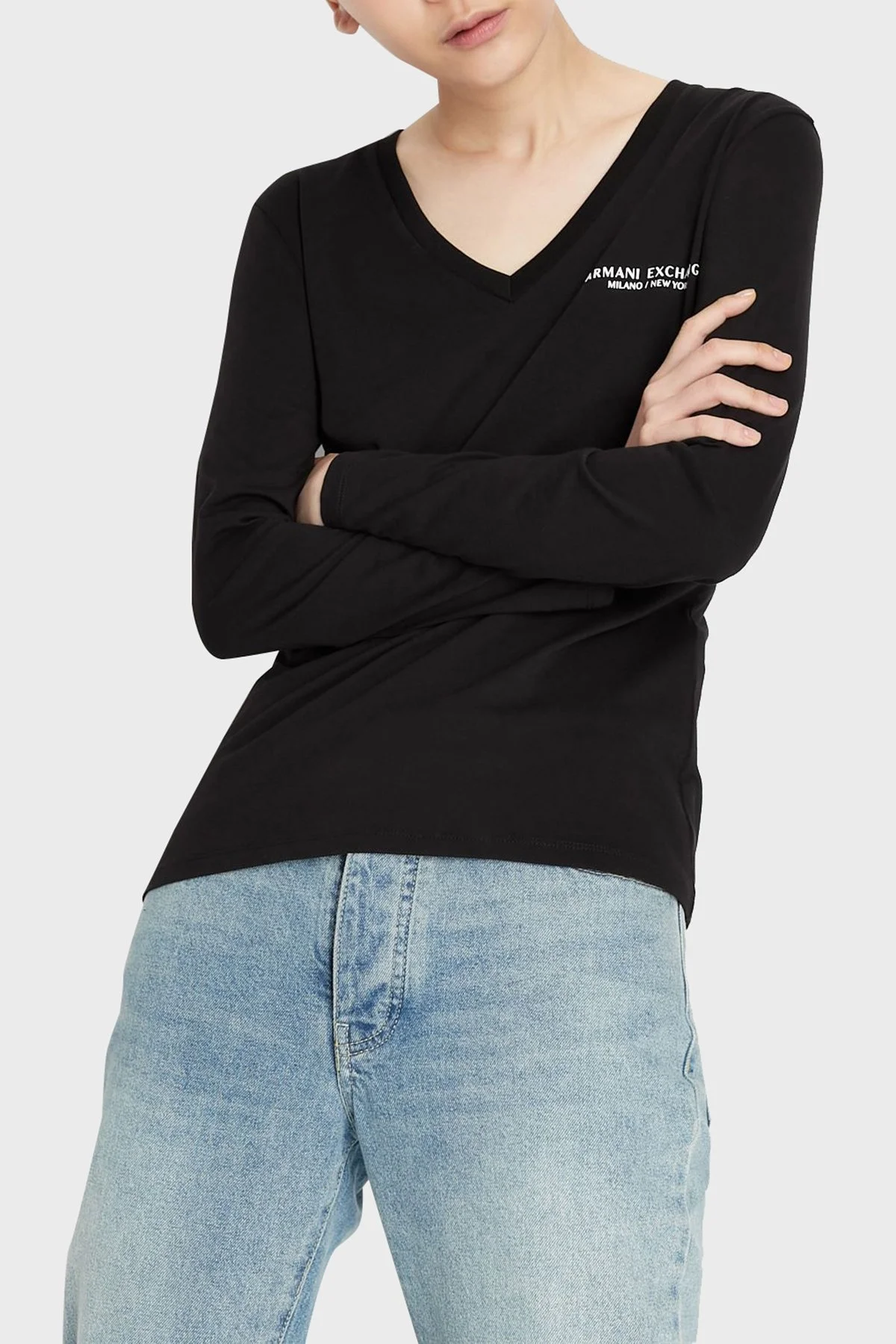 Armani Exchange % 100 Pamuklu Regular Fit V Yaka Bayan T Shirt 8NYT89 YJG3Z 1200 SİYAH - 1