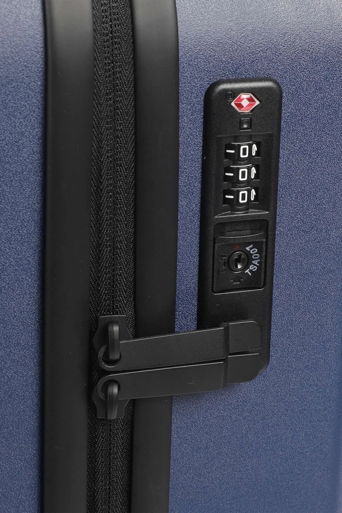 Armani Exchange 4G Kabartmalı Logolu Çift Fermuarlı Kabin Boy Erkek Valiz XM000899 AF13793 UB079 KOYU LACİVERT - 4