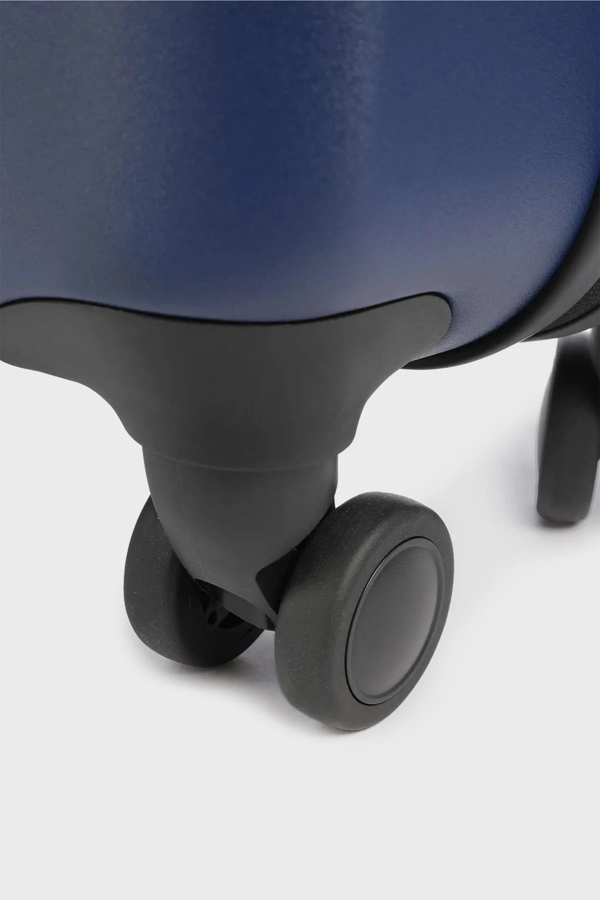 Armani Exchange 4G Kabartmalı Logolu Çift Fermuarlı Kabin Boy Erkek Valiz XM000899 AF13793 UB079 KOYU LACİVERT - 5