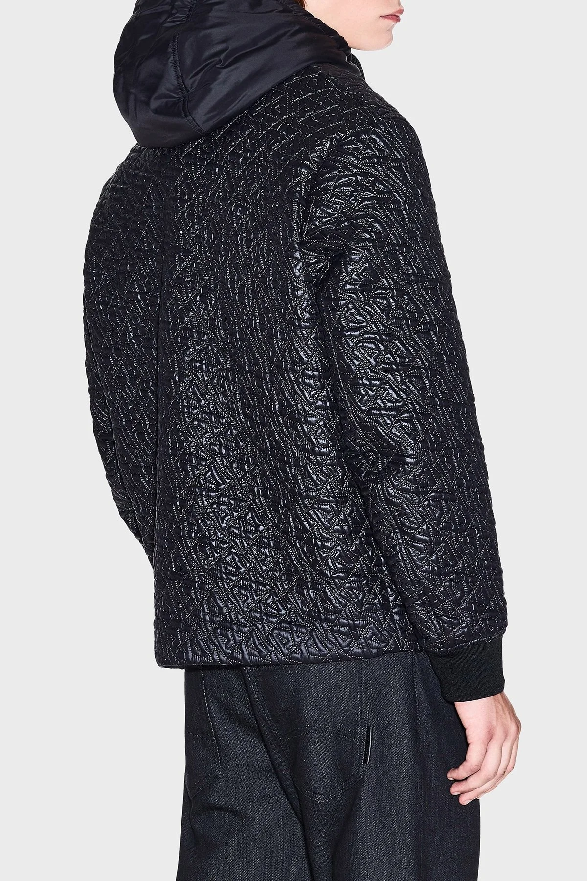 Armani Exchange 4G Kabartmalı Logolu Regular Fit Kapüşonlu Erkek Mont XM001093 AF16589 FC196 SİYAH - 3