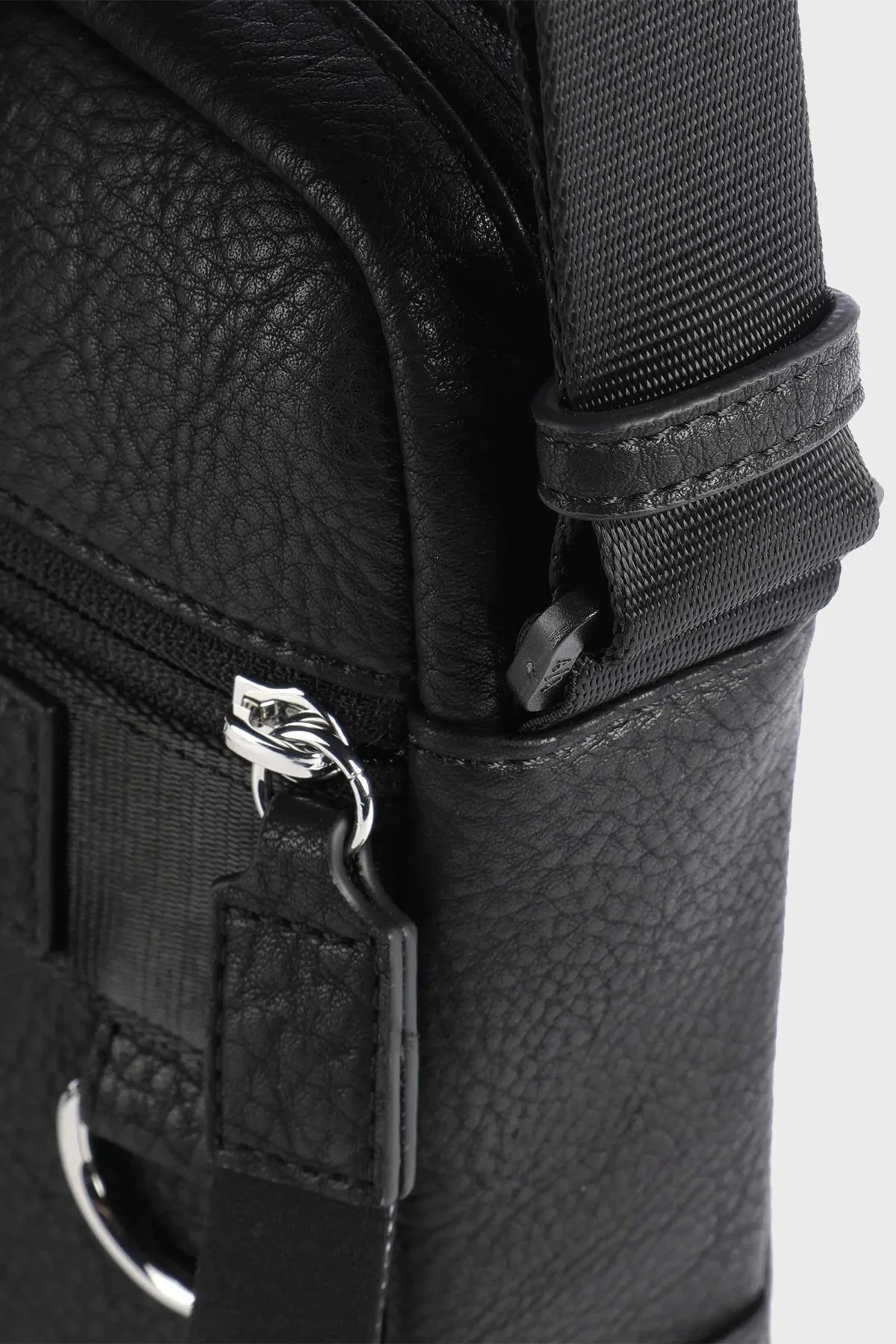 Armani Exchange Ayarlanabilir Askılı Cepli Erkek Çanta 952566 3F867 00020 SİYAH - 3