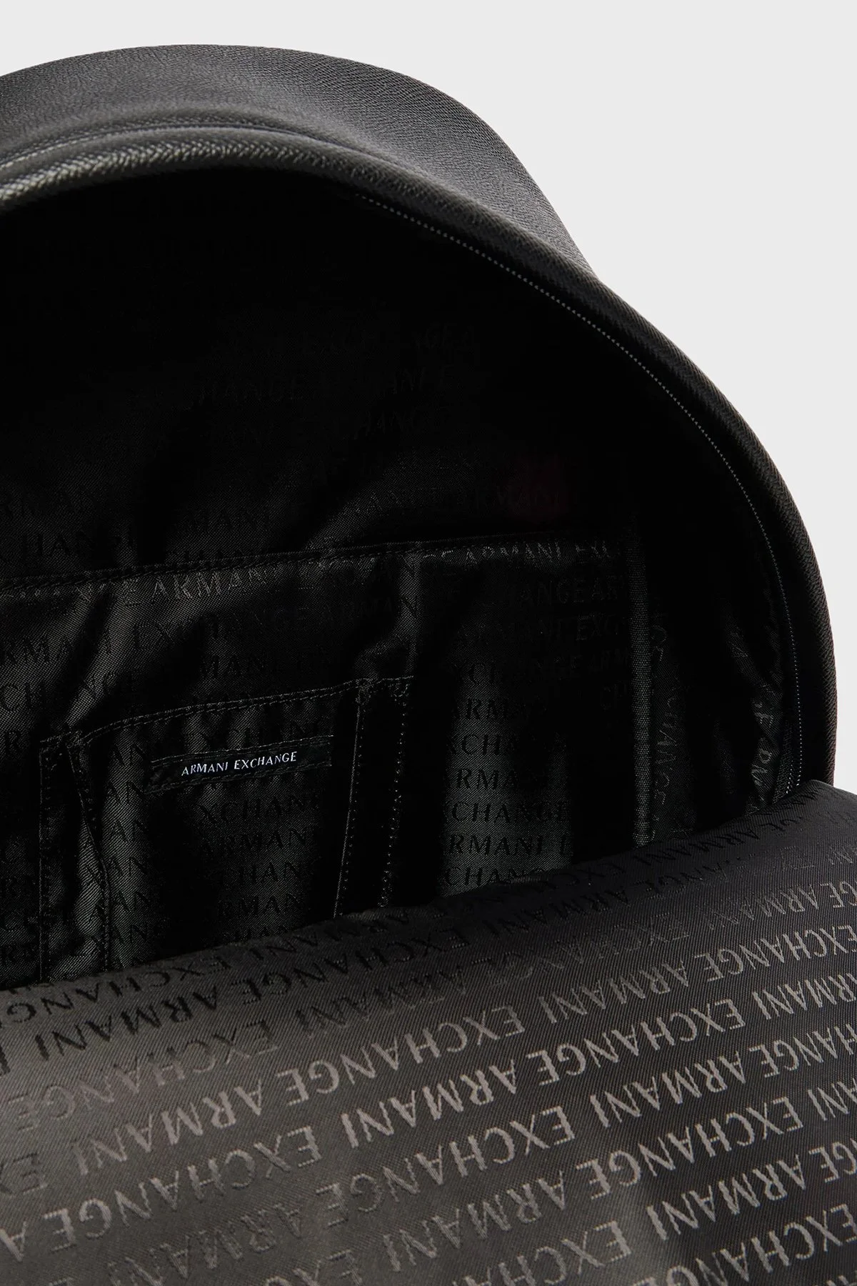 Armani Exchange Ayarlanabilir Askılı Erkek Sırt Çantası XM002036 AF19931 UC001 SİYAH - 5
