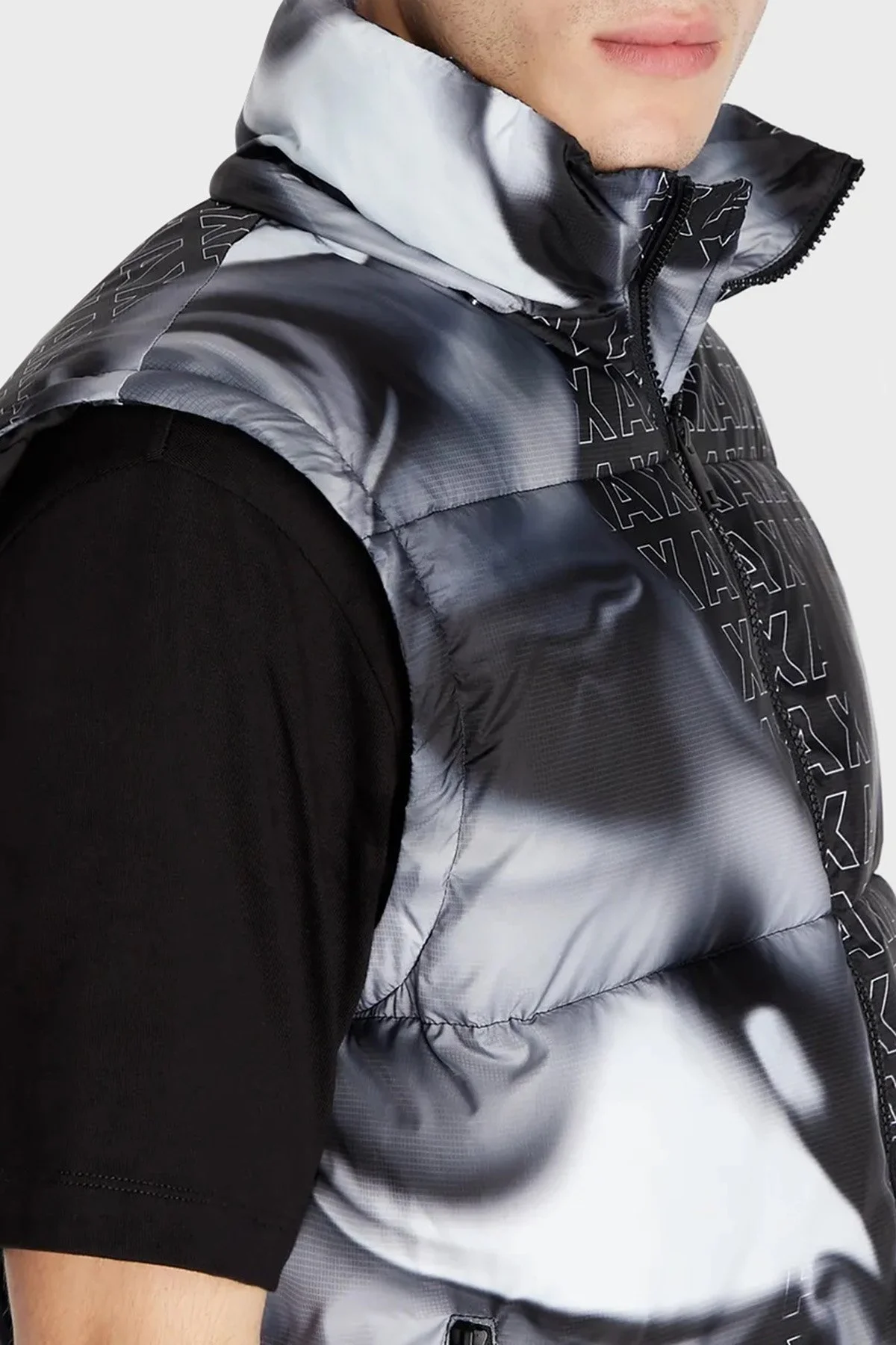 Armani Exchange Çıkarılabilir Kapüşonlu Logo Desenli Regular Fit Şişme Erkek Mont 6RZB06 ZNUQZ 22BS SİYAH-GRİ - 4