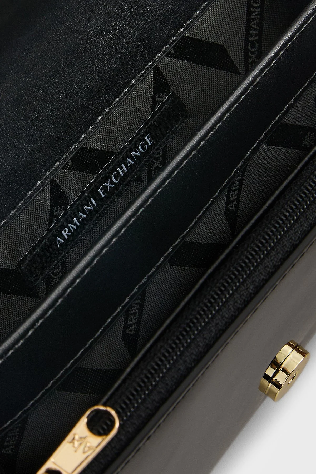 Armani Exchange Çıkarılabilir Zincir Askılı Portföy Bayan Cüzdan XW000358 AF21362 UC001 SİYAH - 4