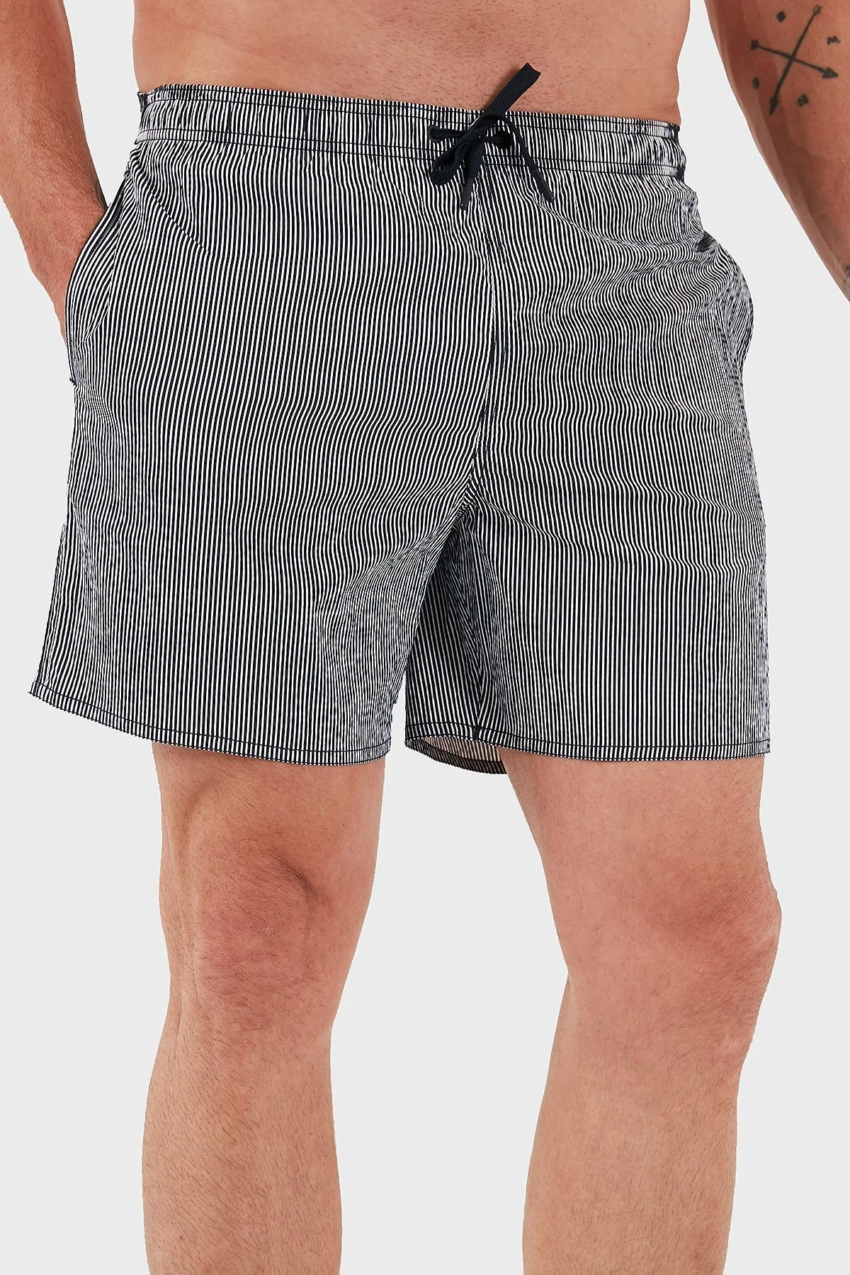 Armani Exchange Çizgili Logolu Regular Fit Erkek Mayo Short XM000829 AF13643 FB213 LACİVERT-BEYAZ - 7