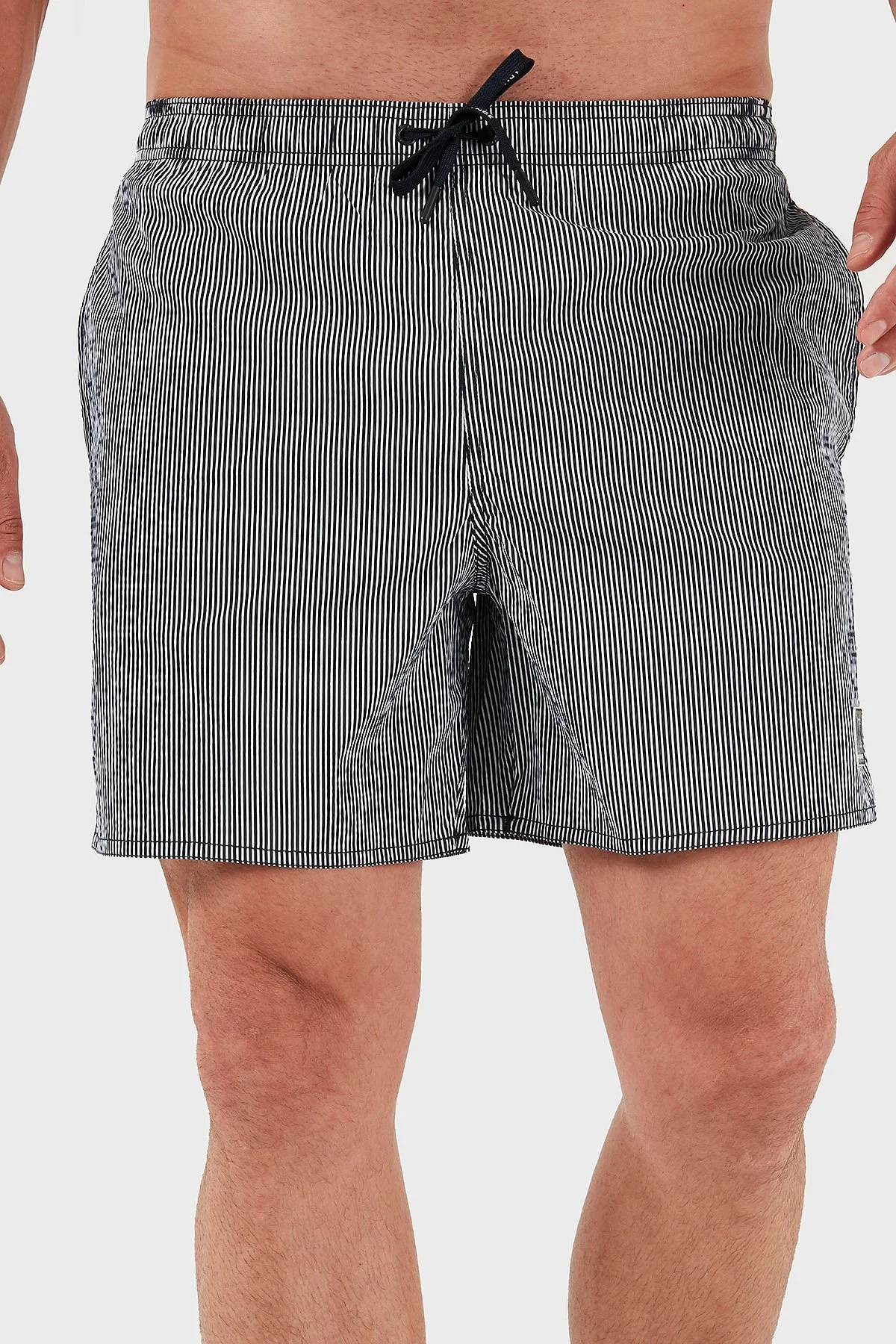 Armani Exchange Çizgili Logolu Regular Fit Erkek Mayo Short XM000829 AF13643 FB213 LACİVERT-BEYAZ - 10