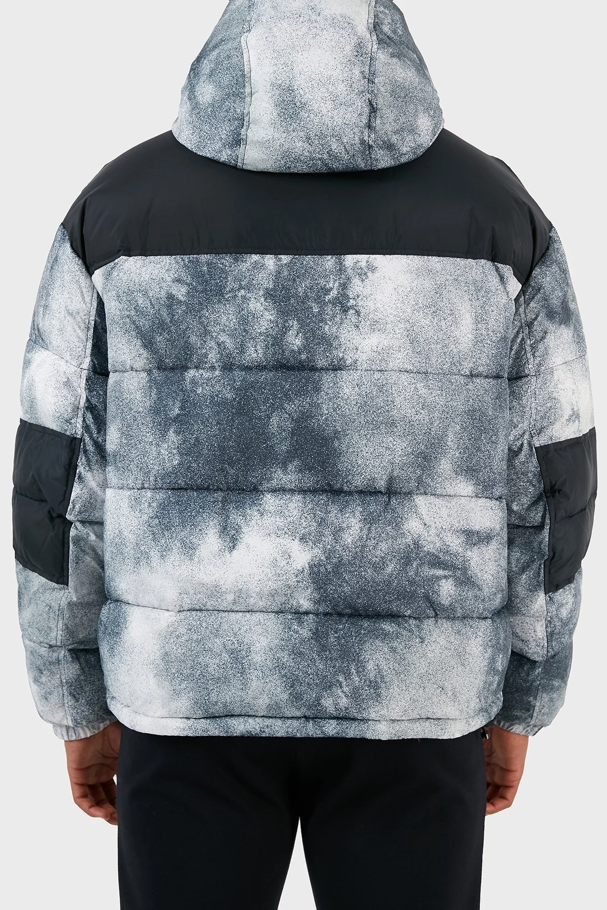 Armani Exchange Desenli Kapüşonlu Dolgulu Şişme Erkek Mont 6RZK30 ZNKRZ 21CS BEYAZ-LACİVERT - 5