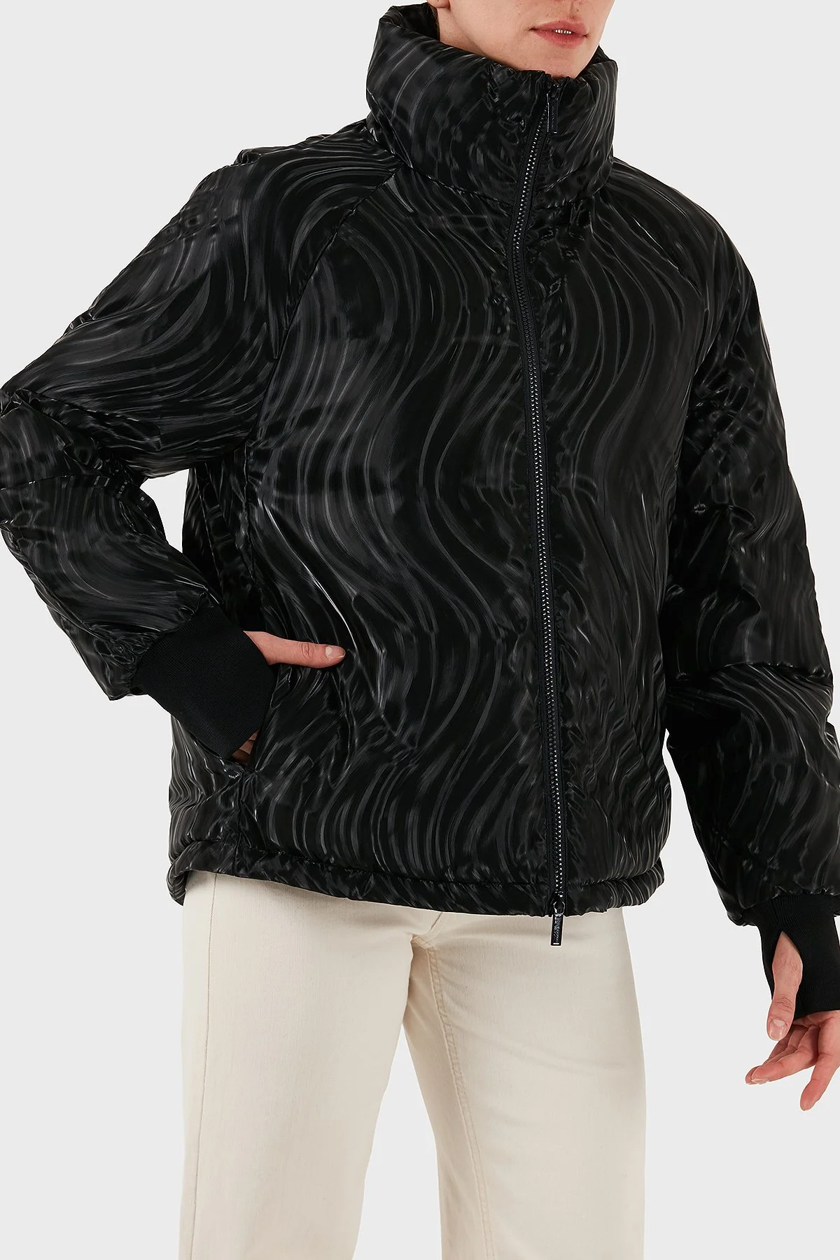 Armani Exchange Desenli Regular Fit Çıkarılabilir Kapüşonlu Bayan Mont XW000690 AF16211 FC102 SİYAH - 5