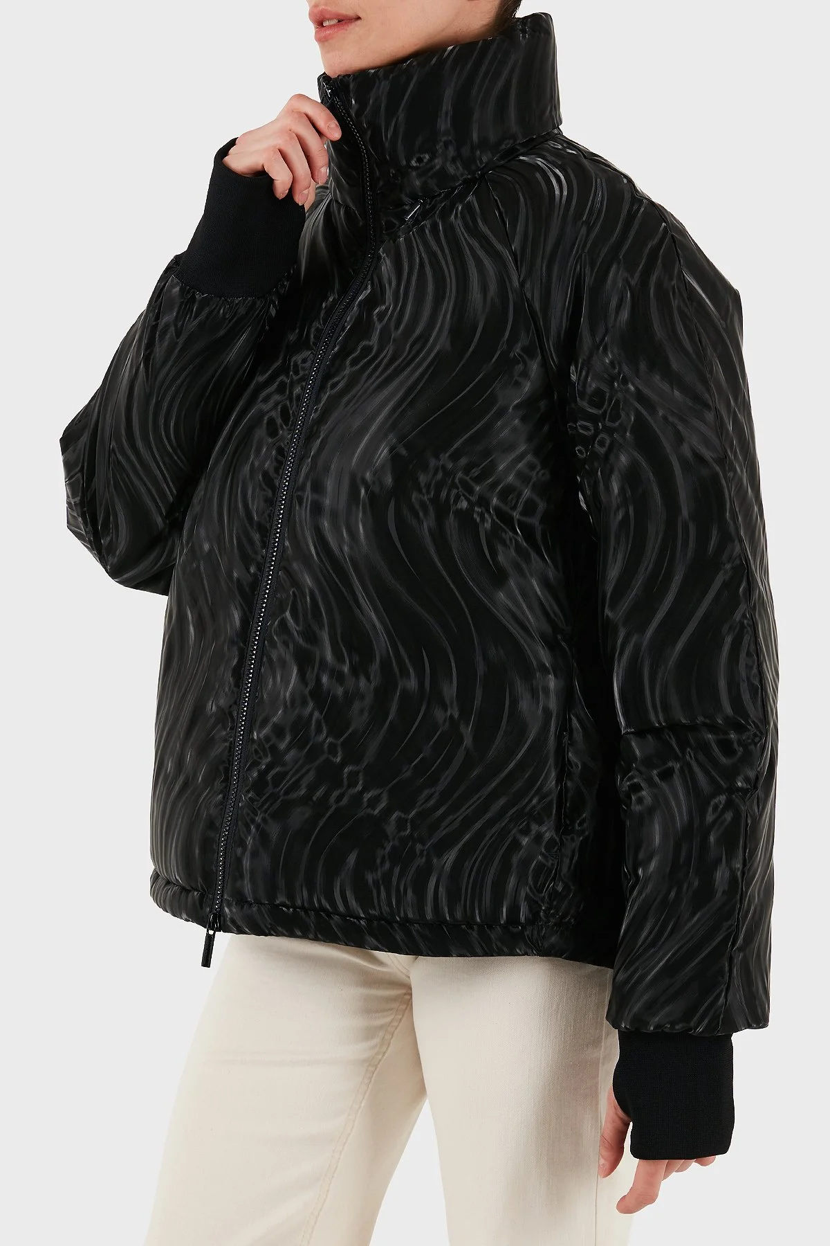 Armani Exchange Desenli Regular Fit Çıkarılabilir Kapüşonlu Bayan Mont XW000690 AF16211 FC102 SİYAH - 6