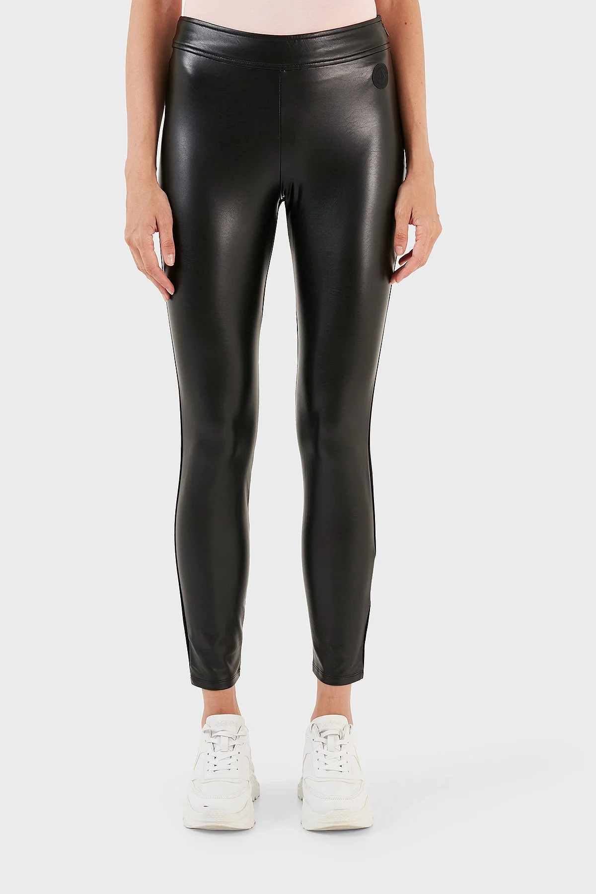 Armani Exchange Esnek Deri Görünümlü Slim Fit Tayt Kadın Pantolon 8NYPAQ YJERZ 1200 SİYAH - 2