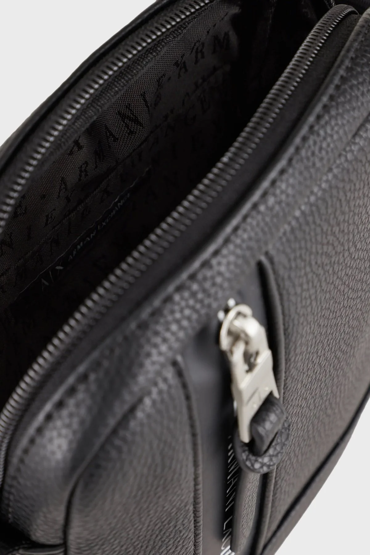 Armani Exchange Fermuarlı Ayarlanabilir Askılı Çapraz Erkek Çanta 952493 3R832 00020 SİYAH - 4