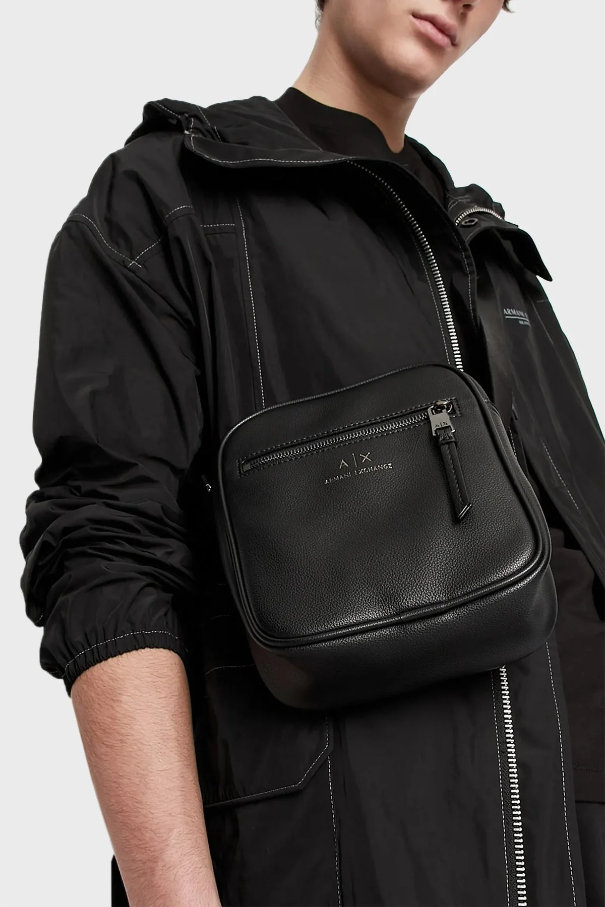 Armani Exchange Fermuarlı Ayarlanabilir Omuz Askılı Erkek Çanta 952388 CC830 00020 SİYAH - 2