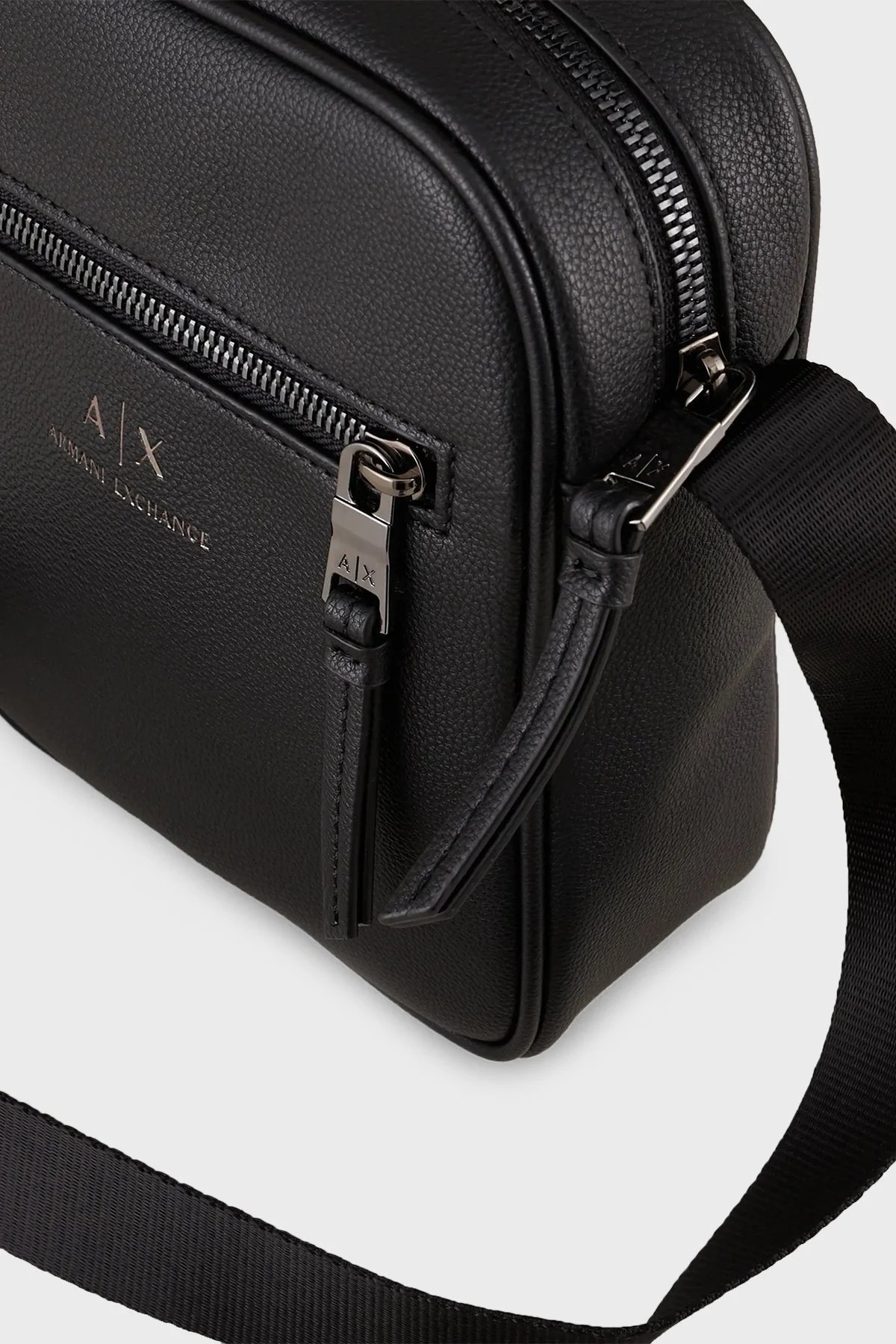 Armani Exchange Fermuarlı Ayarlanabilir Omuz Askılı Erkek Çanta 952388 CC830 00020 SİYAH - 5