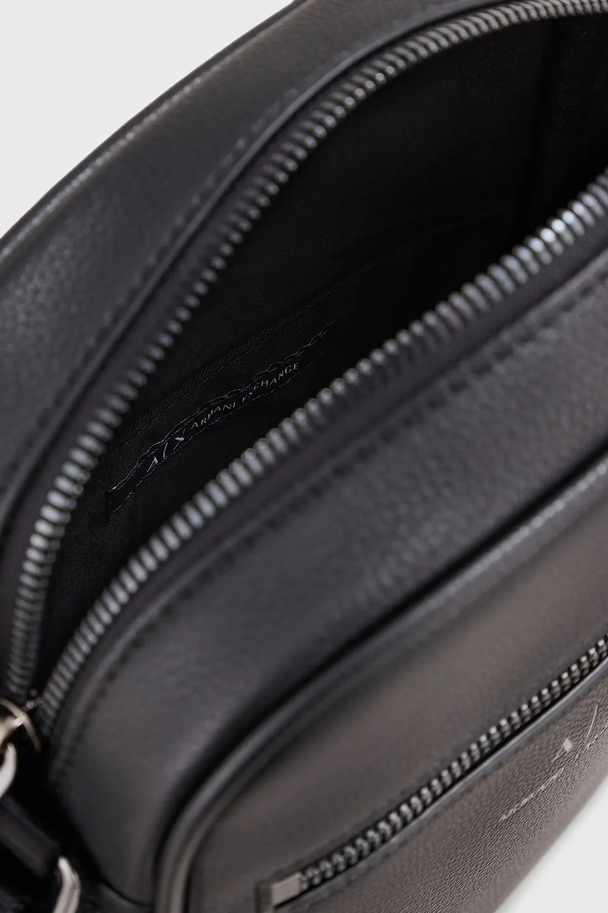 Armani Exchange Fermuarlı Ayarlanabilir Omuz Askılı Erkek Çanta 952388 CC830 00020 SİYAH - 6