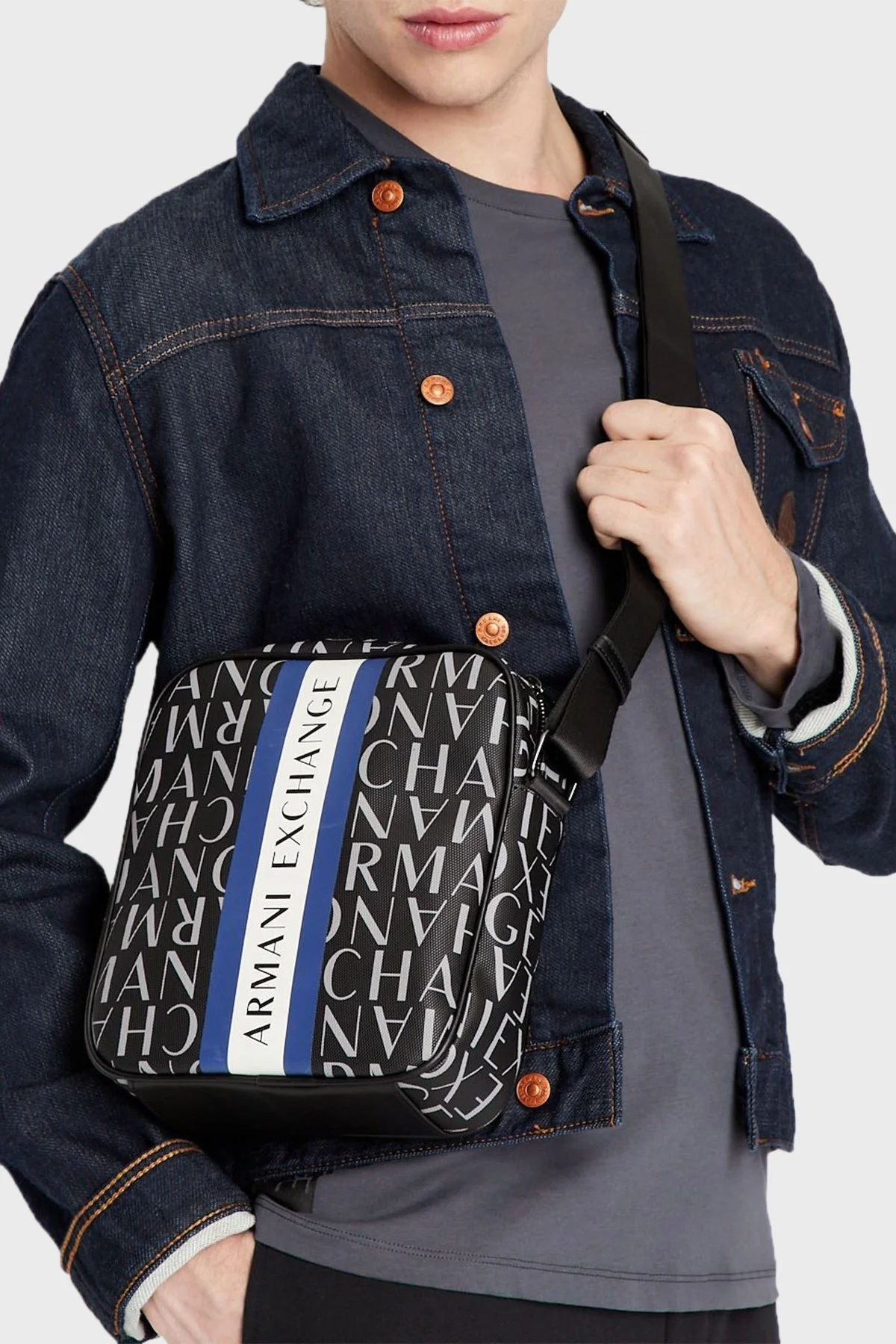 Armani Exchange Fermuarlı Ayarlanabilir Omuz Askılı Erkek Çanta 952399 CC831 00020 SİYAH - 2