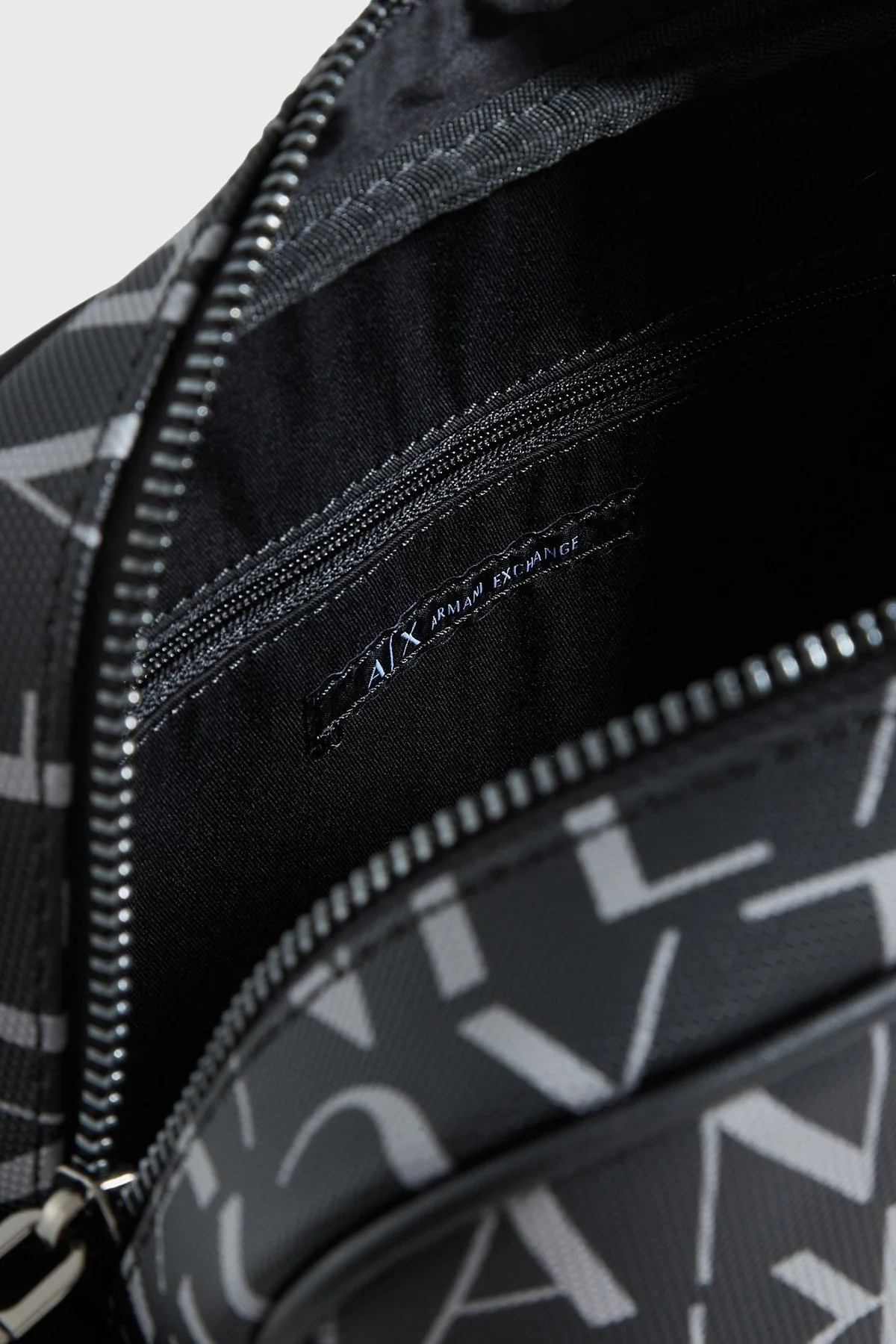 Armani Exchange Fermuarlı Ayarlanabilir Omuz Askılı Erkek Çanta 952399 CC831 00020 SİYAH - 6