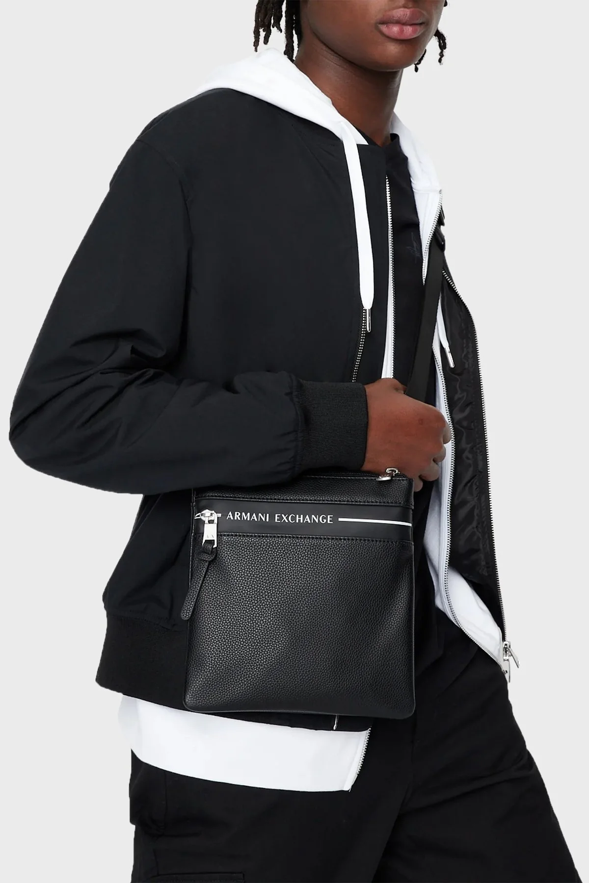 Armani Exchange Fermuarlı Ayarlanabilir Omuz Askılı Erkek Çanta 952489 3R832 00020 SİYAH - 2