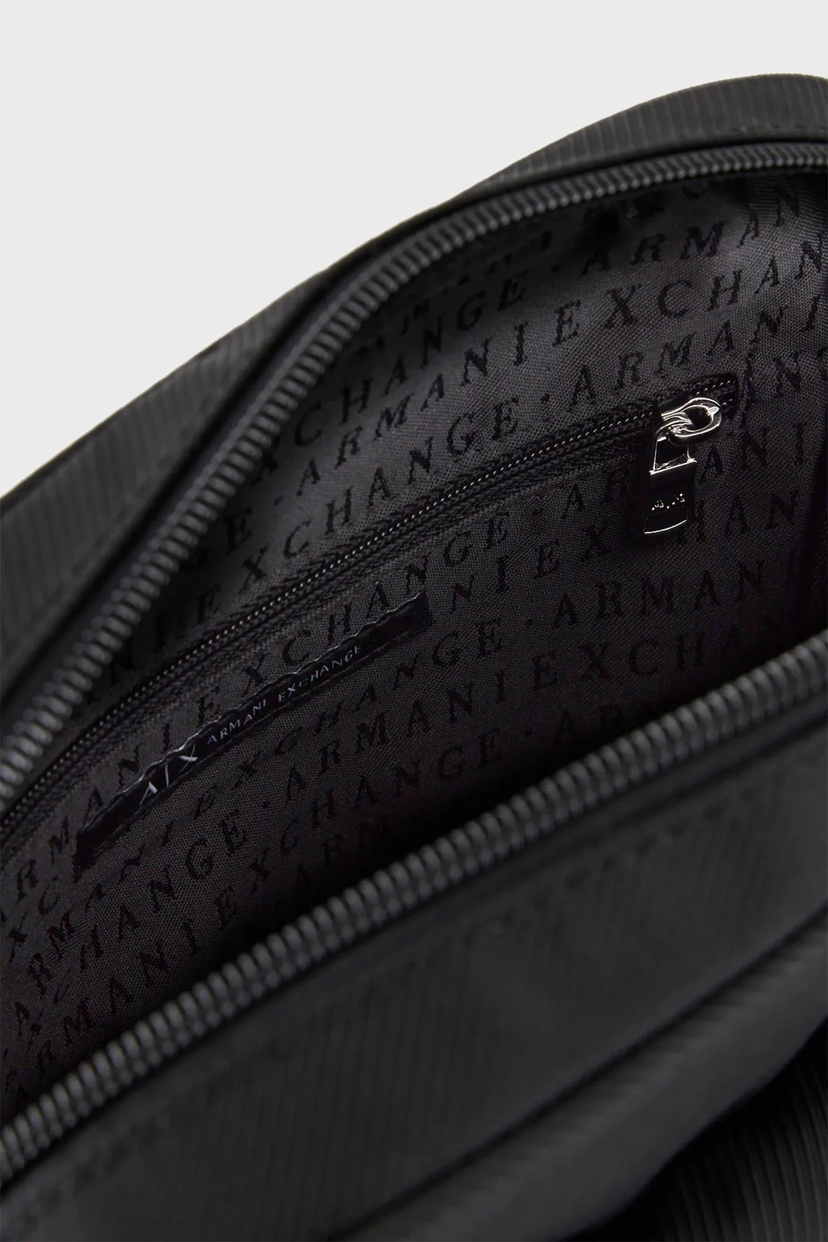 Armani Exchange Fermuarlı Ayarlanabilir Omuz Askılı Erkek Çanta 952503 3R840 00020 SİYAH - 4