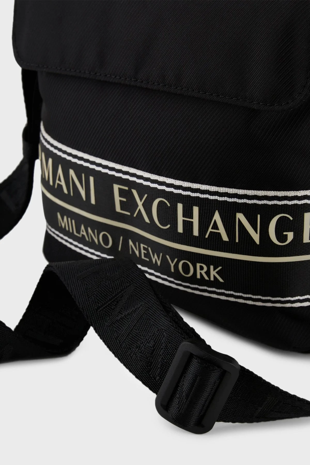 Armani Exchange Fermuarlı Ayarlanabilir Omuz Askılı Erkek Çanta 952503 3R840 00020 SİYAH - 5