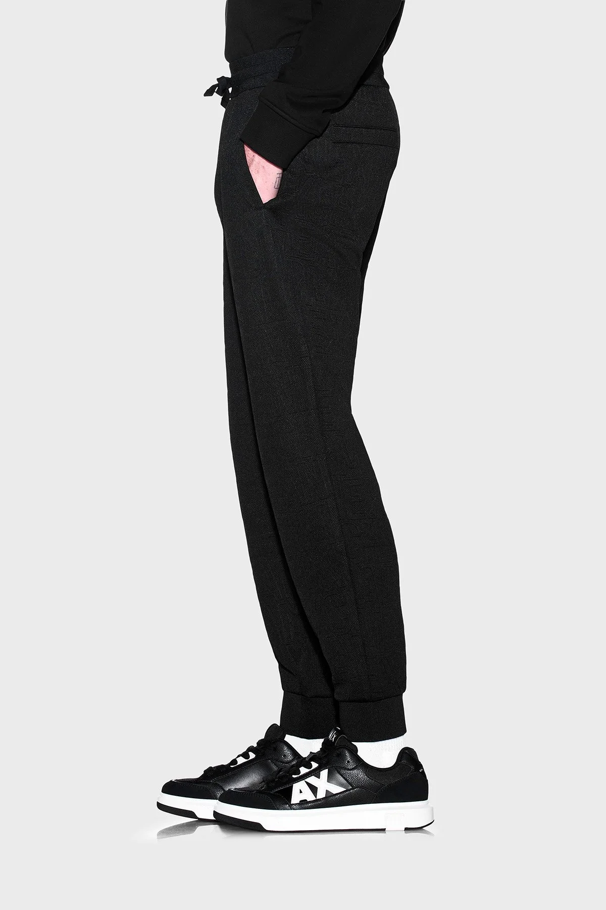 Armani Exchange Jakarlı Jarse Kumaştan Regular Fit Lastikli Paça Erkek Pantolon XM002907 AF21862 UC001 Siyah - 5