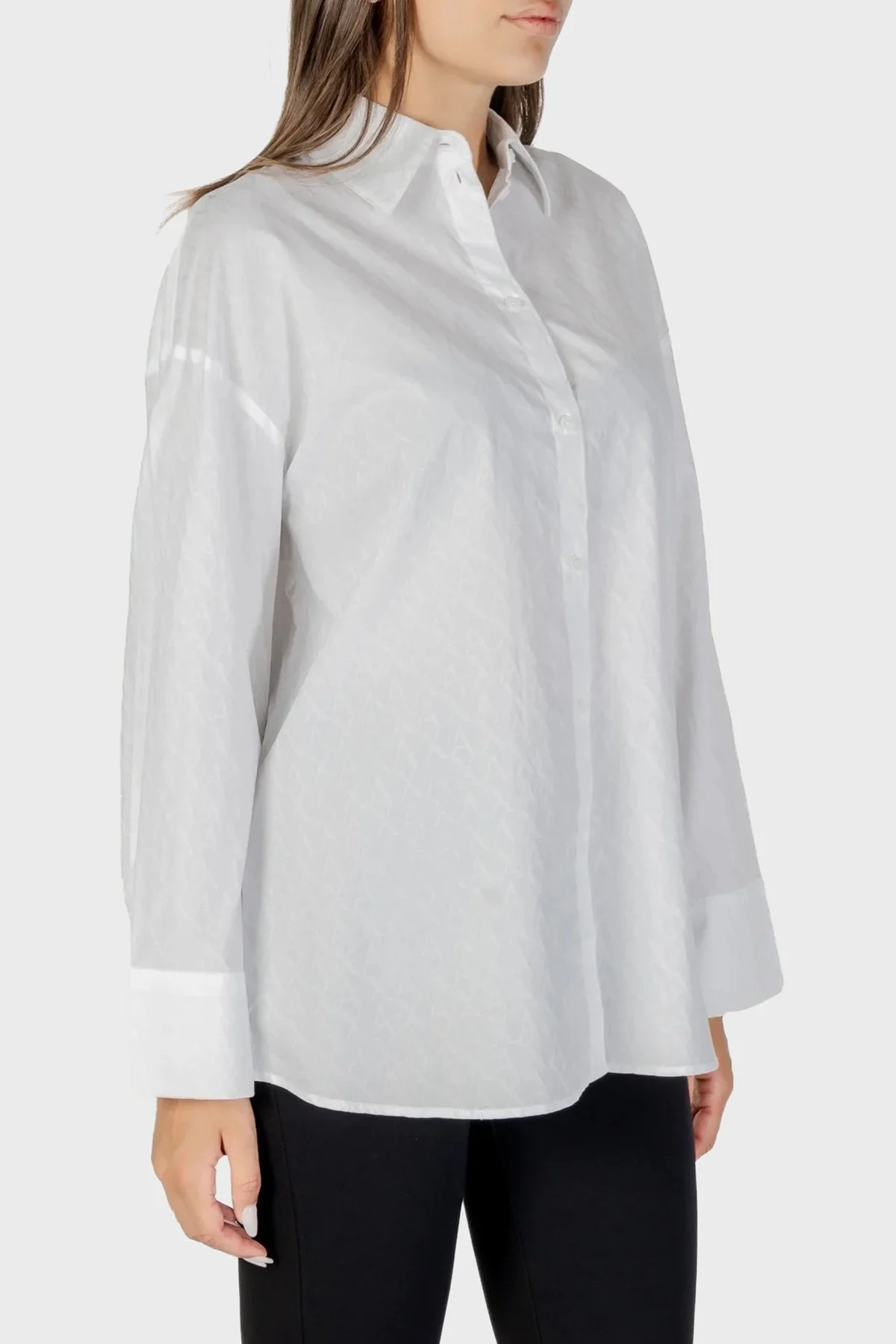 Armani Exchange Jakarlı Logo Baskılı Pamuklu Regular Fit Kent Yaka Bayan Gömlek XW001424 AF16631 U0002 BEYAZ - 2