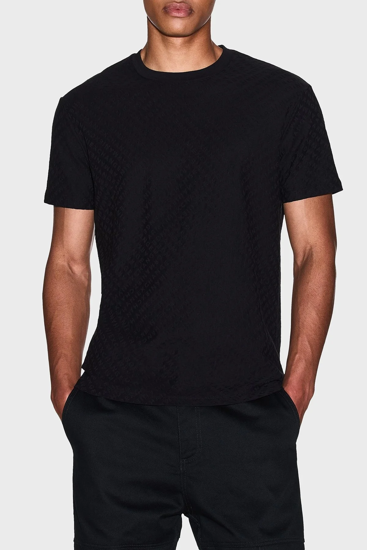 Armani Exchange Jakarlı Tamamı Logolu Pamuklu Regular Fit Bisiklet Yaka Erkek T Shirt XM001431 AF10337 FC022 SİYAH - 1