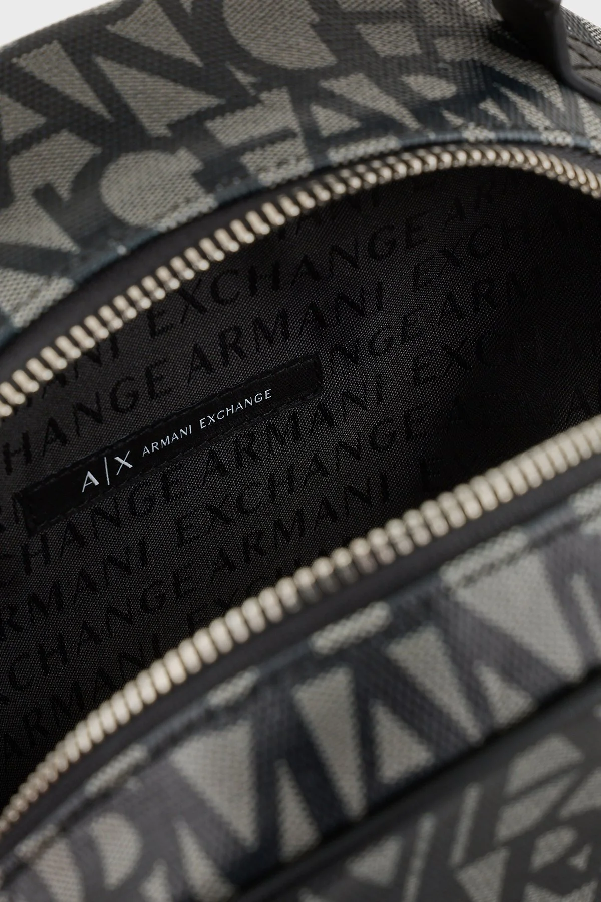 Armani Exchange Kabartma Logolu Ayarlanabilir Omuz Askılı Kadın Sırt Çantası 949153 3F742 00850 SİYAH-BEJ - 5