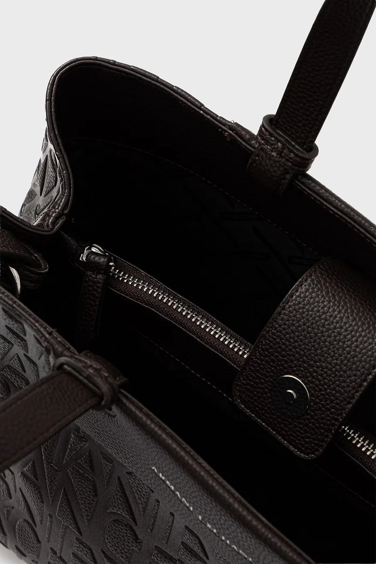 Armani Exchange Kabartma Logolu Çıkarılabilir Askılı Kadın Çanta XW001222 AF15774 U6032 Kahve - 5