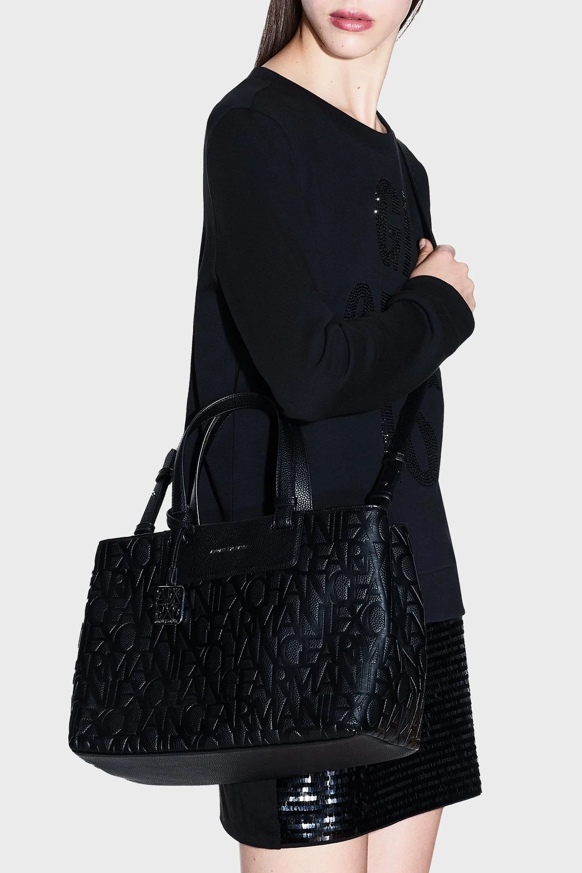 Armani Exchange Kabartmalı Logo Baskılı Ayarlanabilir Askılı Bayan Çanta XW001222 AF15774 UC001 SİYAH - 3