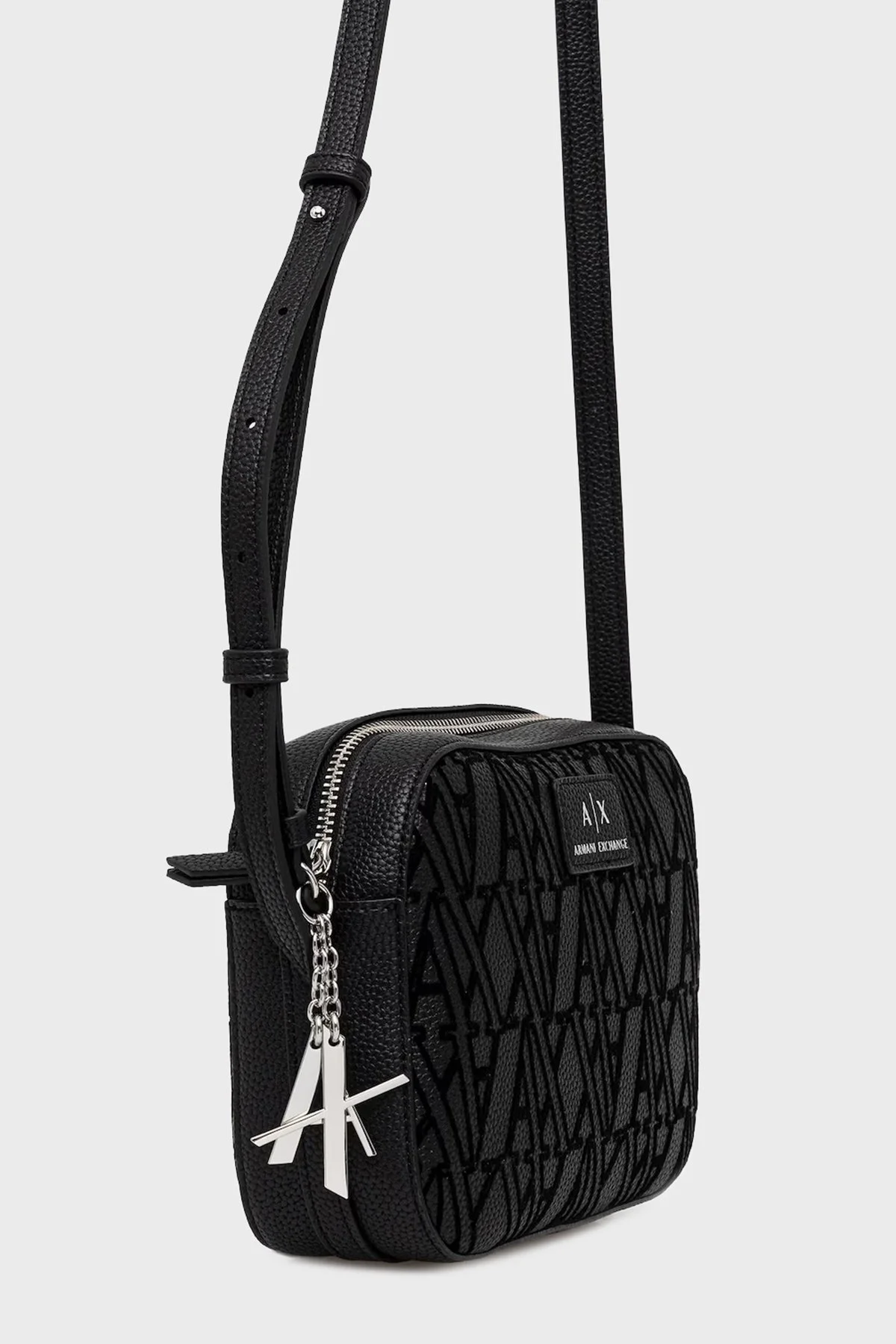 Armani Exchange Kabartmalı Logo Baskılı Ayarlanabilir Askılı Bayan Çanta XW002122 AF19298 UC001 SİYAH - 2