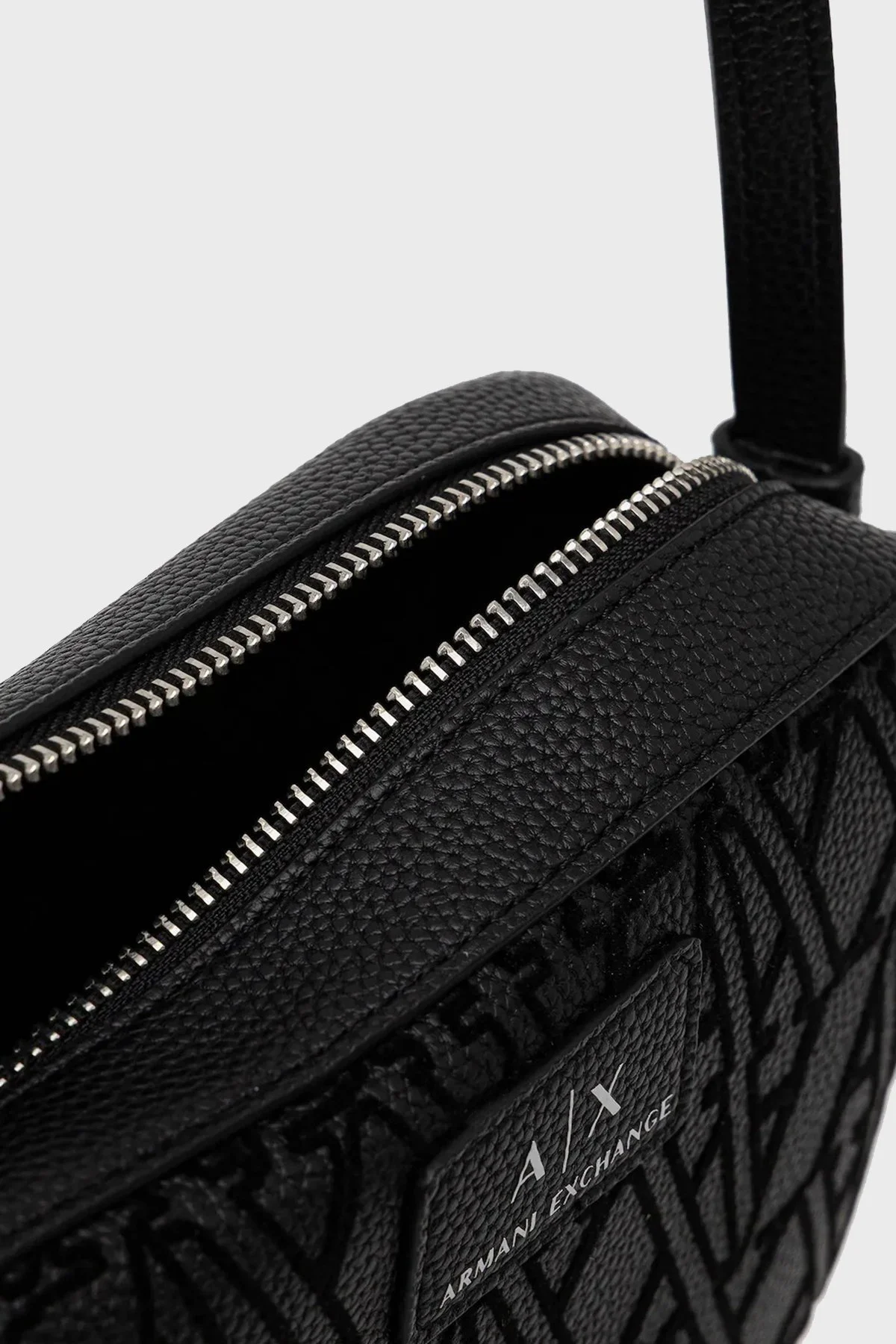 Armani Exchange Kabartmalı Logo Baskılı Ayarlanabilir Askılı Bayan Çanta XW002122 AF19298 UC001 SİYAH - 4