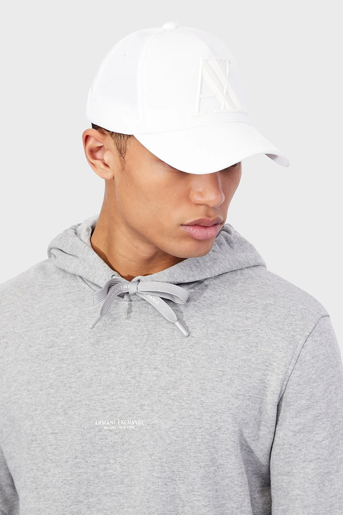 Armani Exchange Kabartmalı Logo Detaylı Erkek Şapka 954079 CC518 00010 BEYAZ - 2