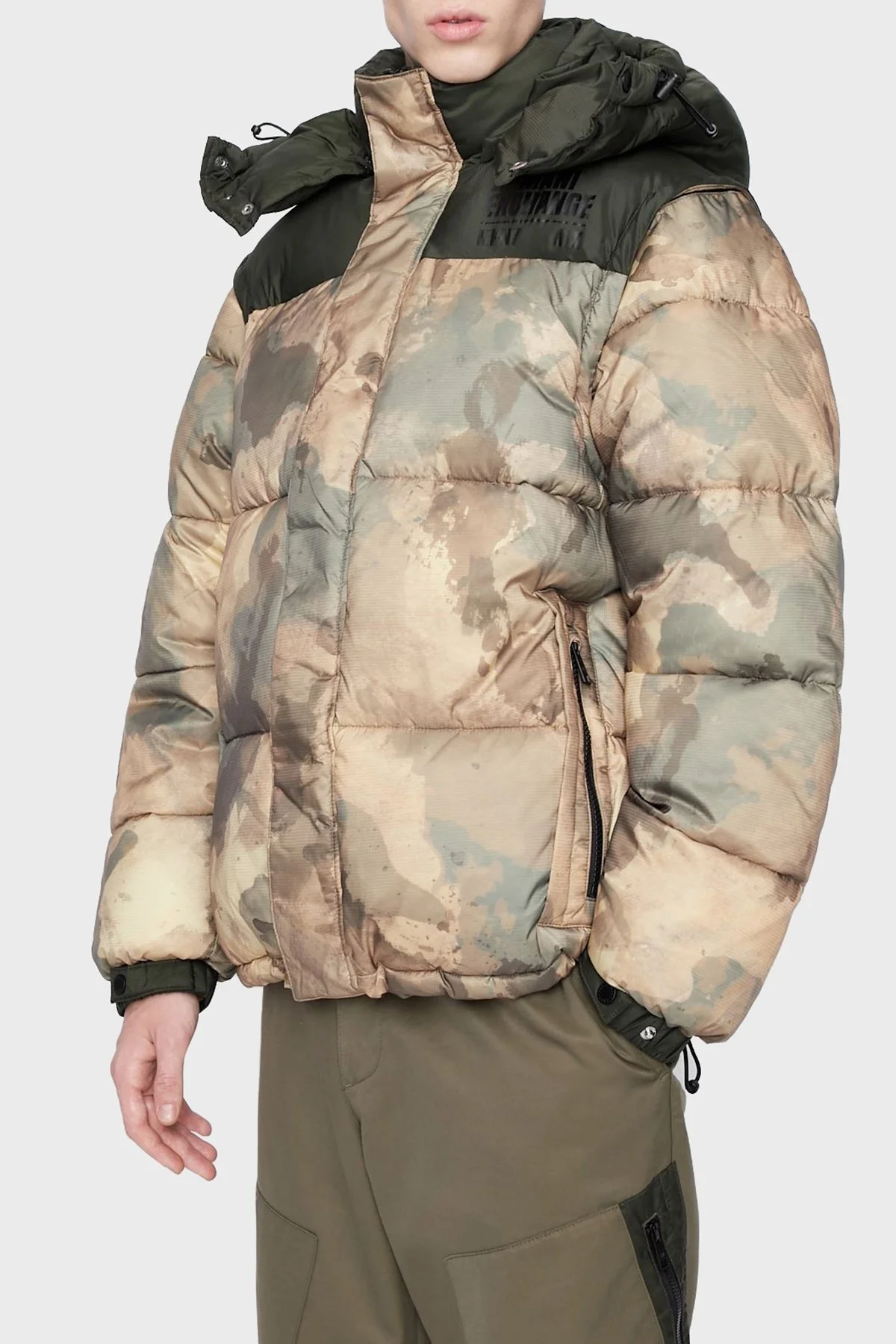 Armani Exchange Kamuflaj Desenli Çıkarılabilir Kapüşonlu ve Kollu Kapitone Erkek Mont 6LZB22 ZNUQZ 2809 HAKİ-KAMUFLAJ - 1