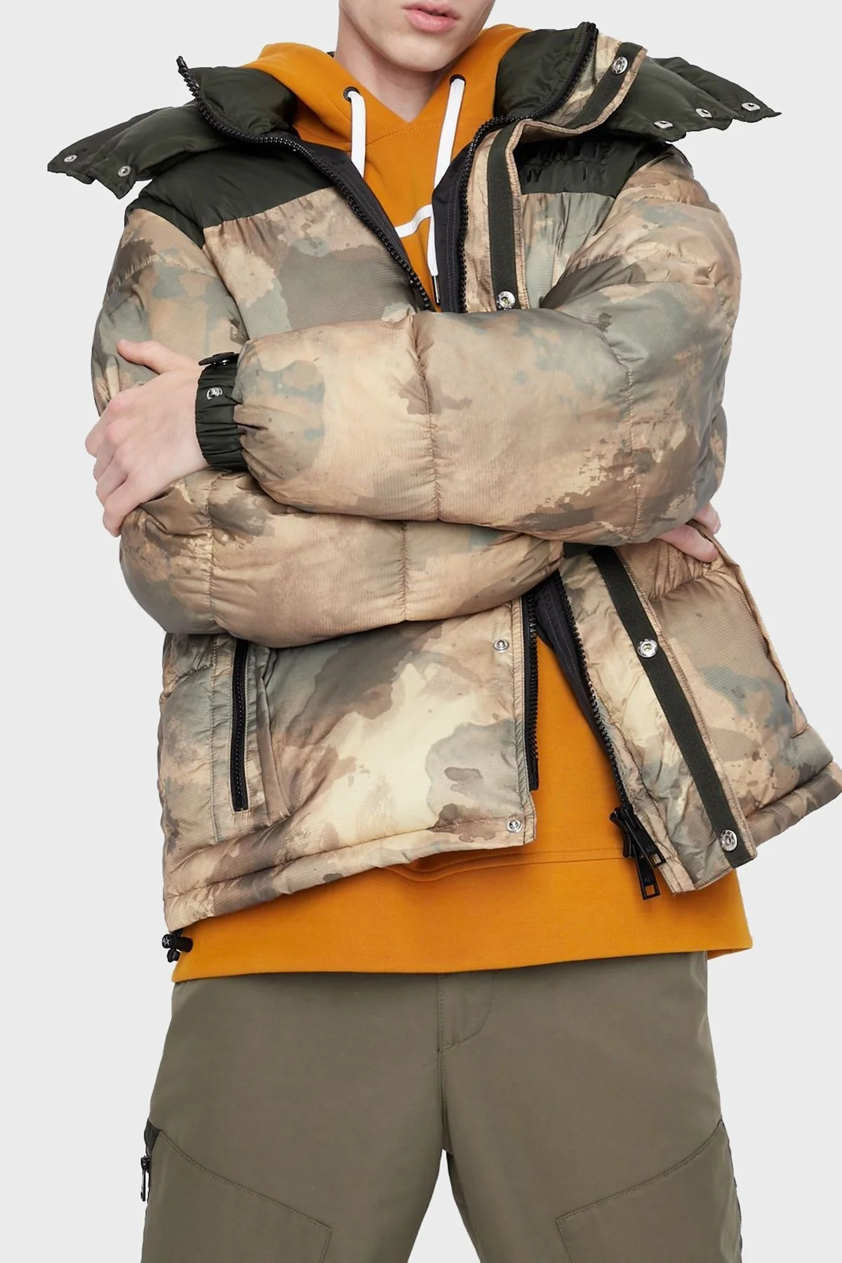 Armani Exchange Kamuflaj Desenli Çıkarılabilir Kapüşonlu ve Kollu Kapitone Erkek Mont 6LZB22 ZNUQZ 2809 HAKİ-KAMUFLAJ - 4