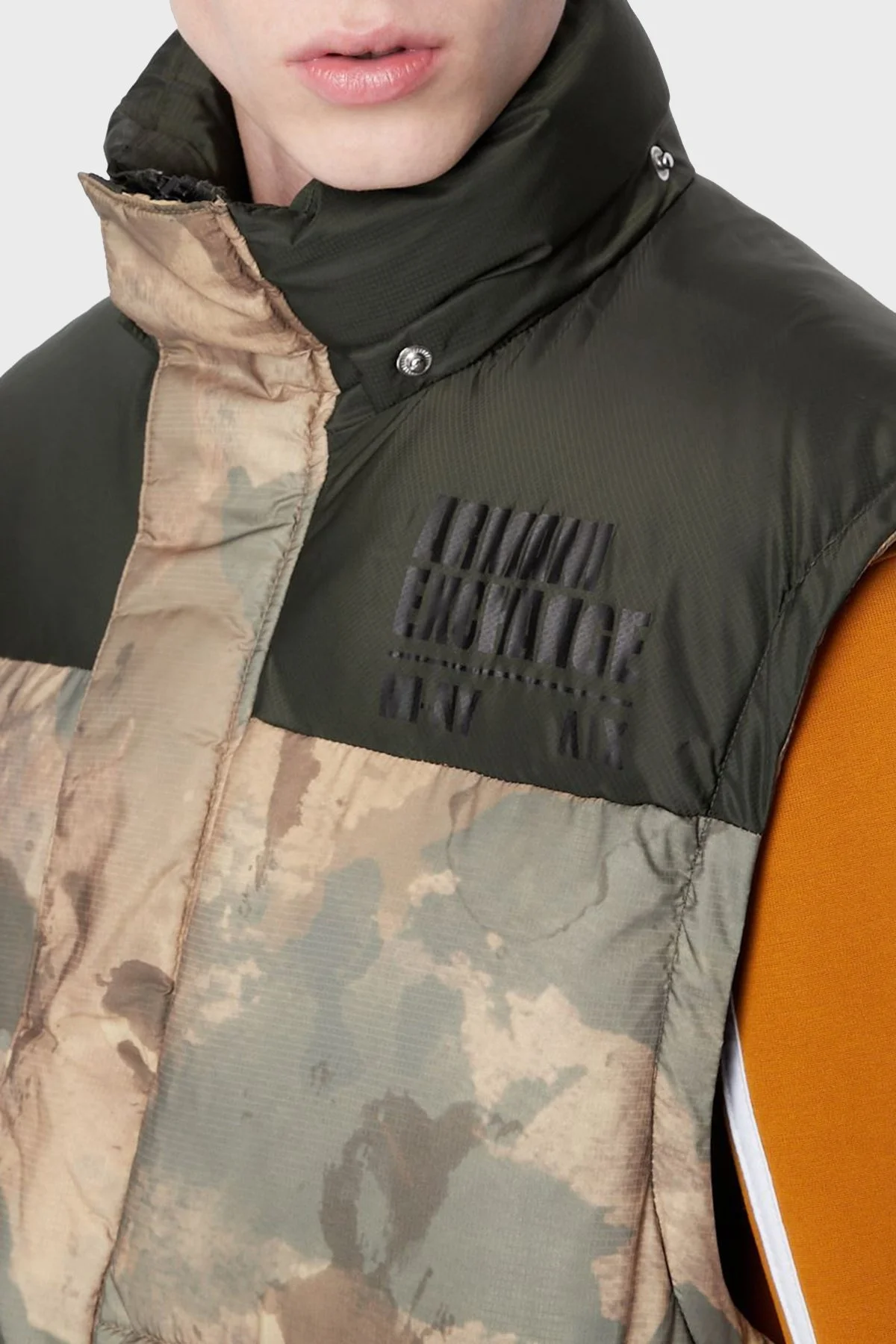 Armani Exchange Kamuflaj Desenli Çıkarılabilir Kapüşonlu ve Kollu Kapitone Erkek Mont 6LZB22 ZNUQZ 2809 HAKİ-KAMUFLAJ - 5