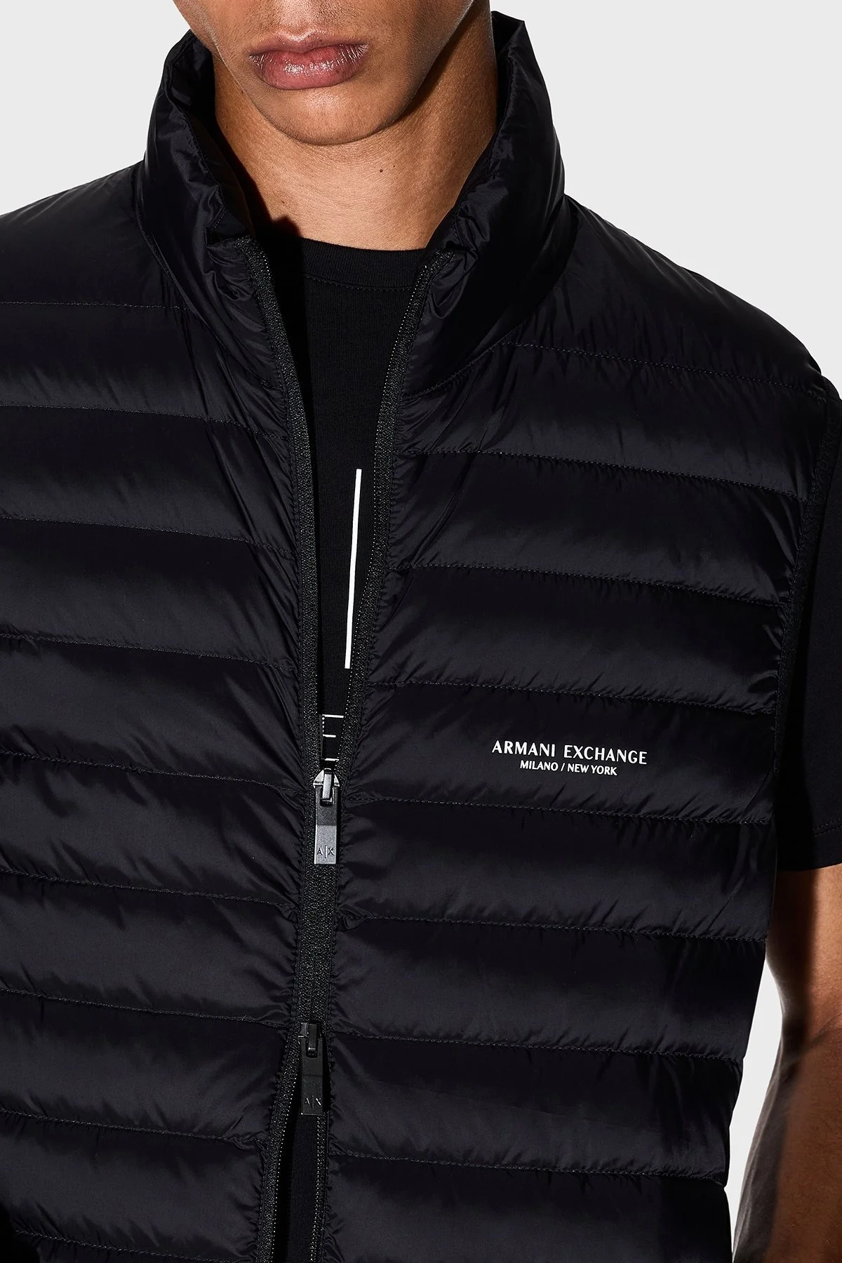 Armani Exchange Kapitoneli Kuş Tüyü Dolgulu Regular Fit Şişme Erkek Yelek XM001576 AF16927 UC001 SİYAH - 4