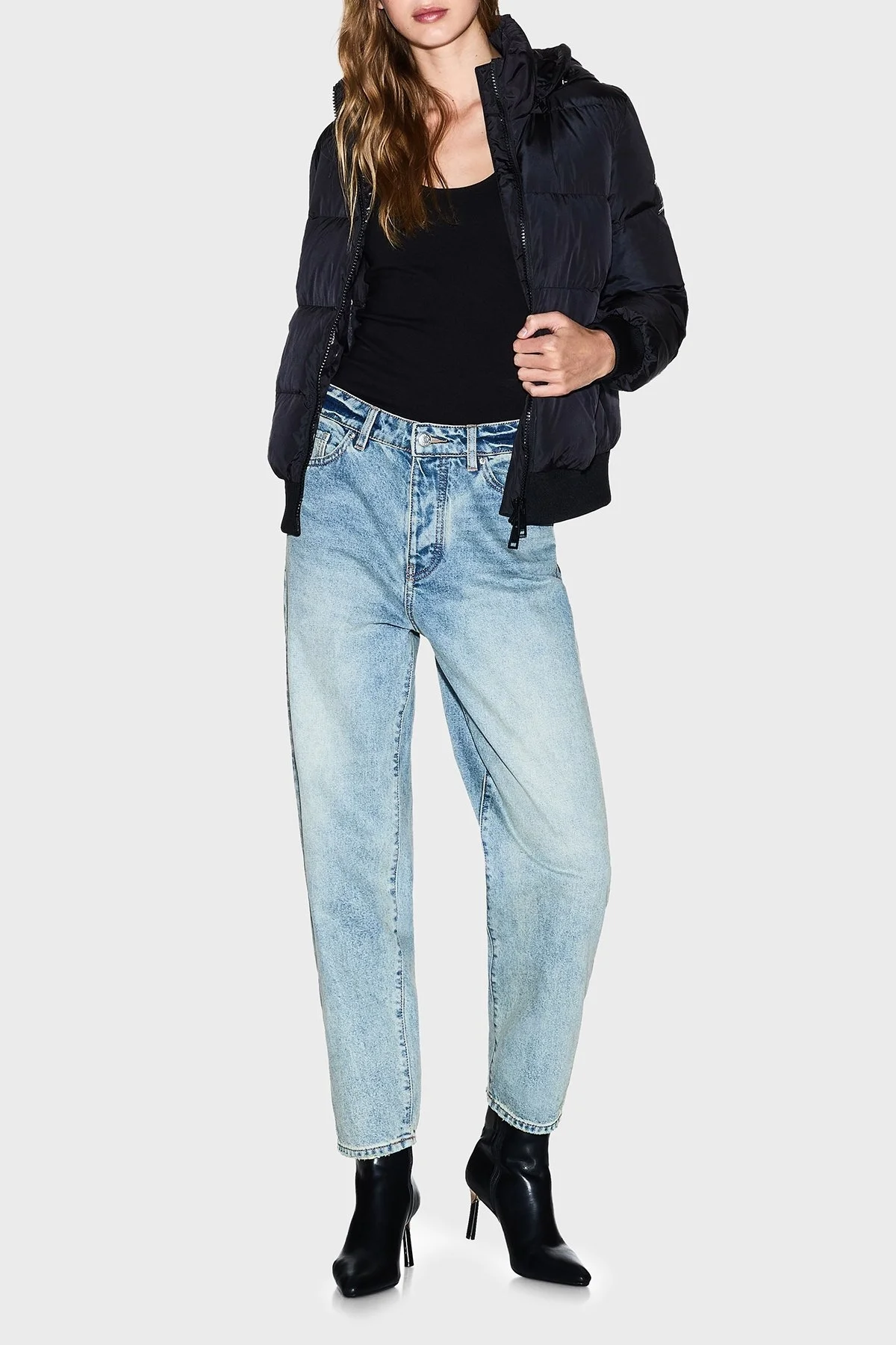 Armani Exchange Kapitoneli Regular Fit Çıkarılabilir Kapüşonlu Şişme Bayan Mont XW000228 AF12286 UC001 SİYAH - 2