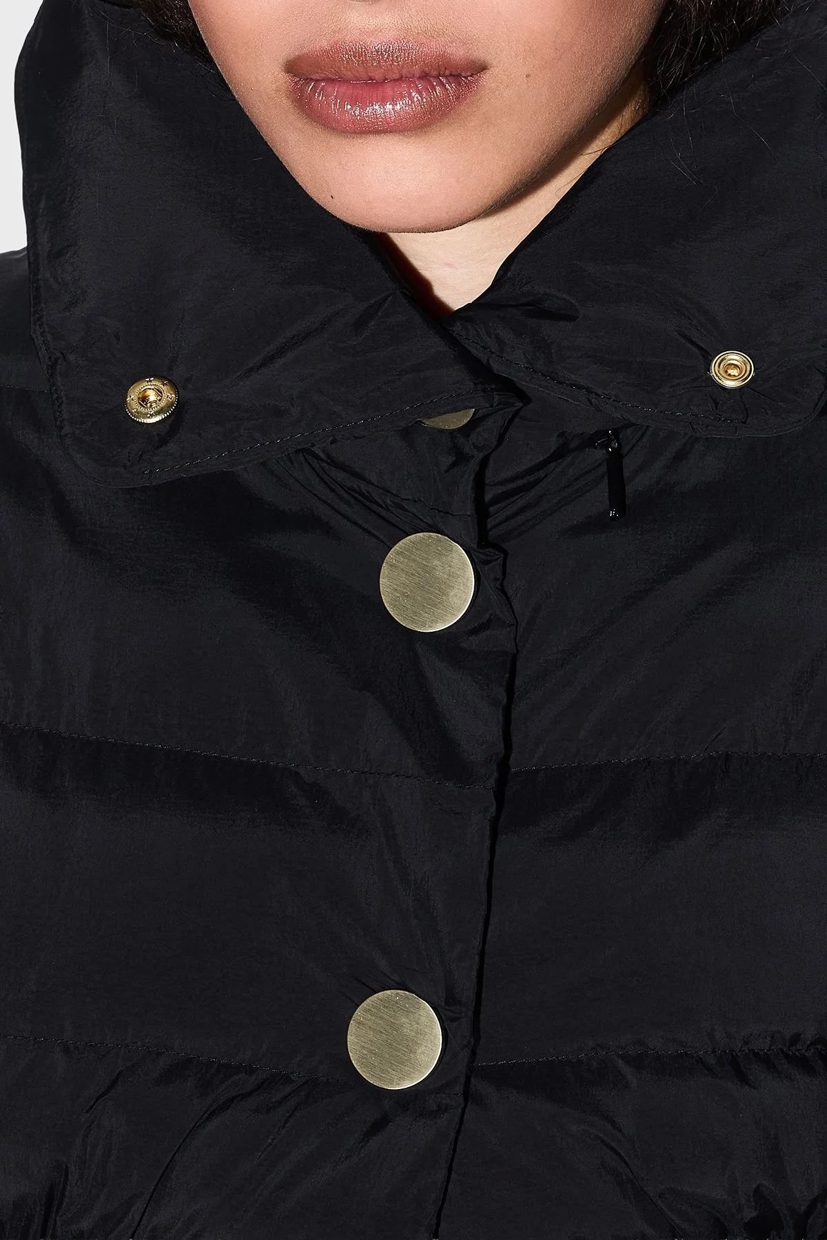 Armani Exchange Kapitoneli Regular Fit Dik Yaka Düğmeli Bayan Mont XW000653 AF15984 UC001 SİYAH - 4