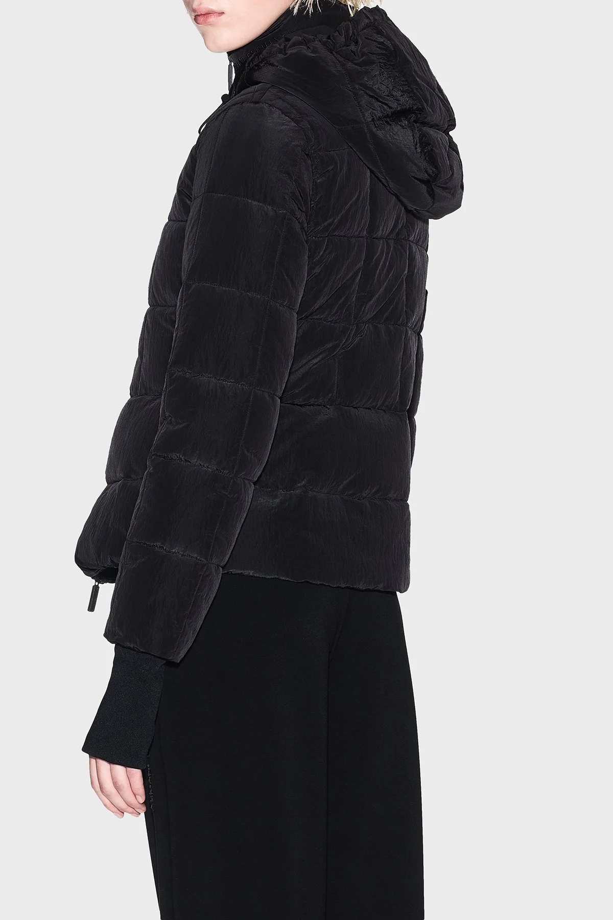 Armani Exchange Kapitoneli Regular Fit Kapüşonlu Bayan Mont XW000650 AF16207 UC001 SİYAH - 3