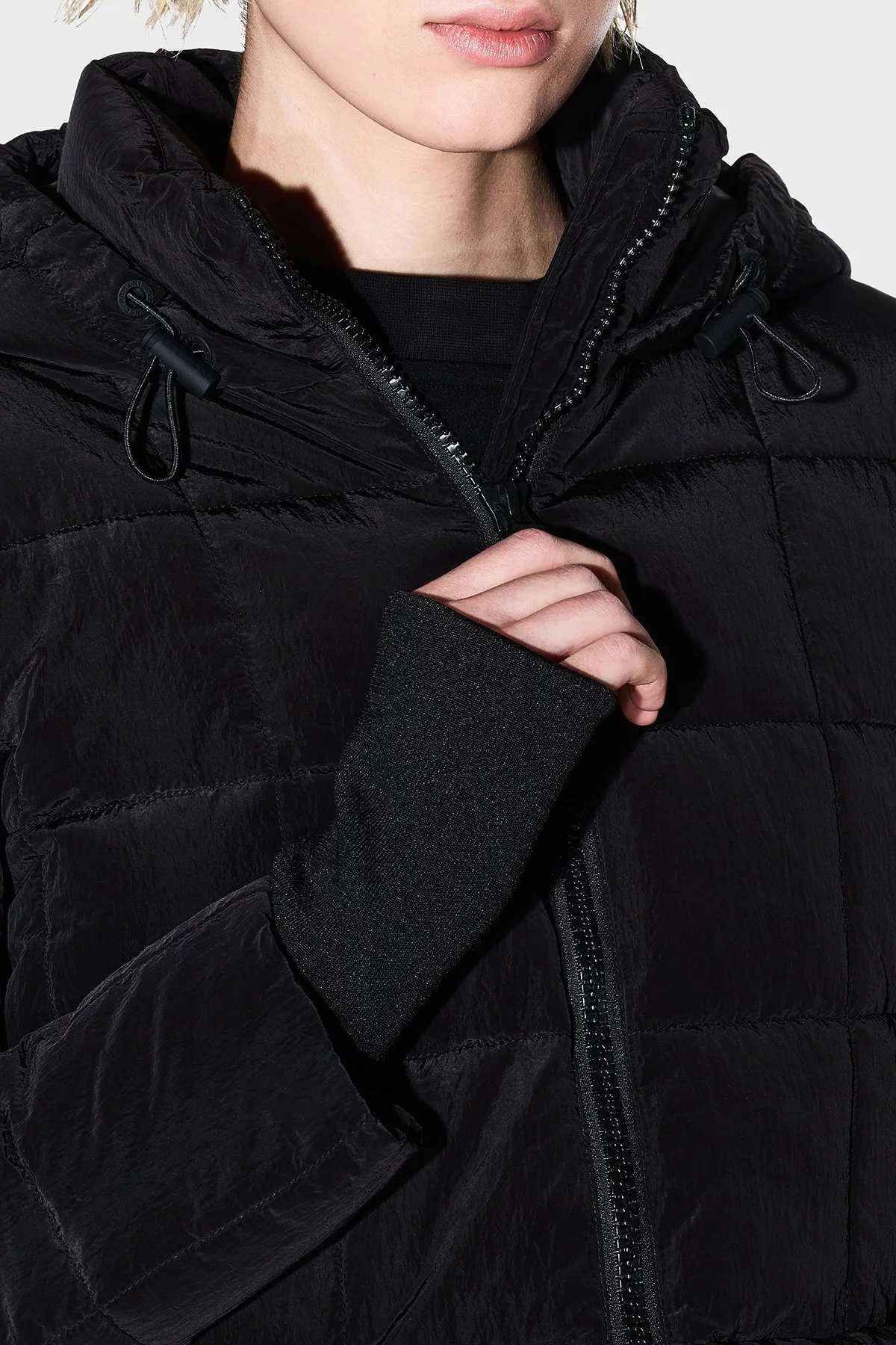 Armani Exchange Kapitoneli Regular Fit Kapüşonlu Bayan Mont XW000650 AF16207 UC001 SİYAH - 4