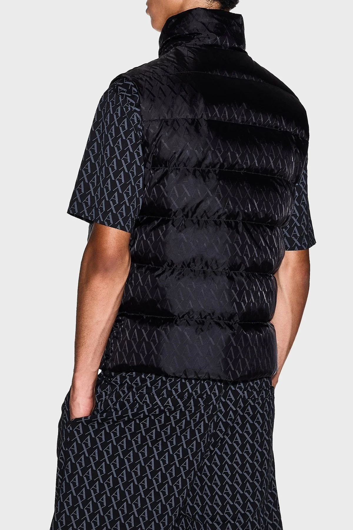 Armani Exchange Kuş Tüyü Dolgulu Regular Fit Dik Yaka Şişme Erkek Yelek XM001581 AF16628 UC001 SİYAH - 3