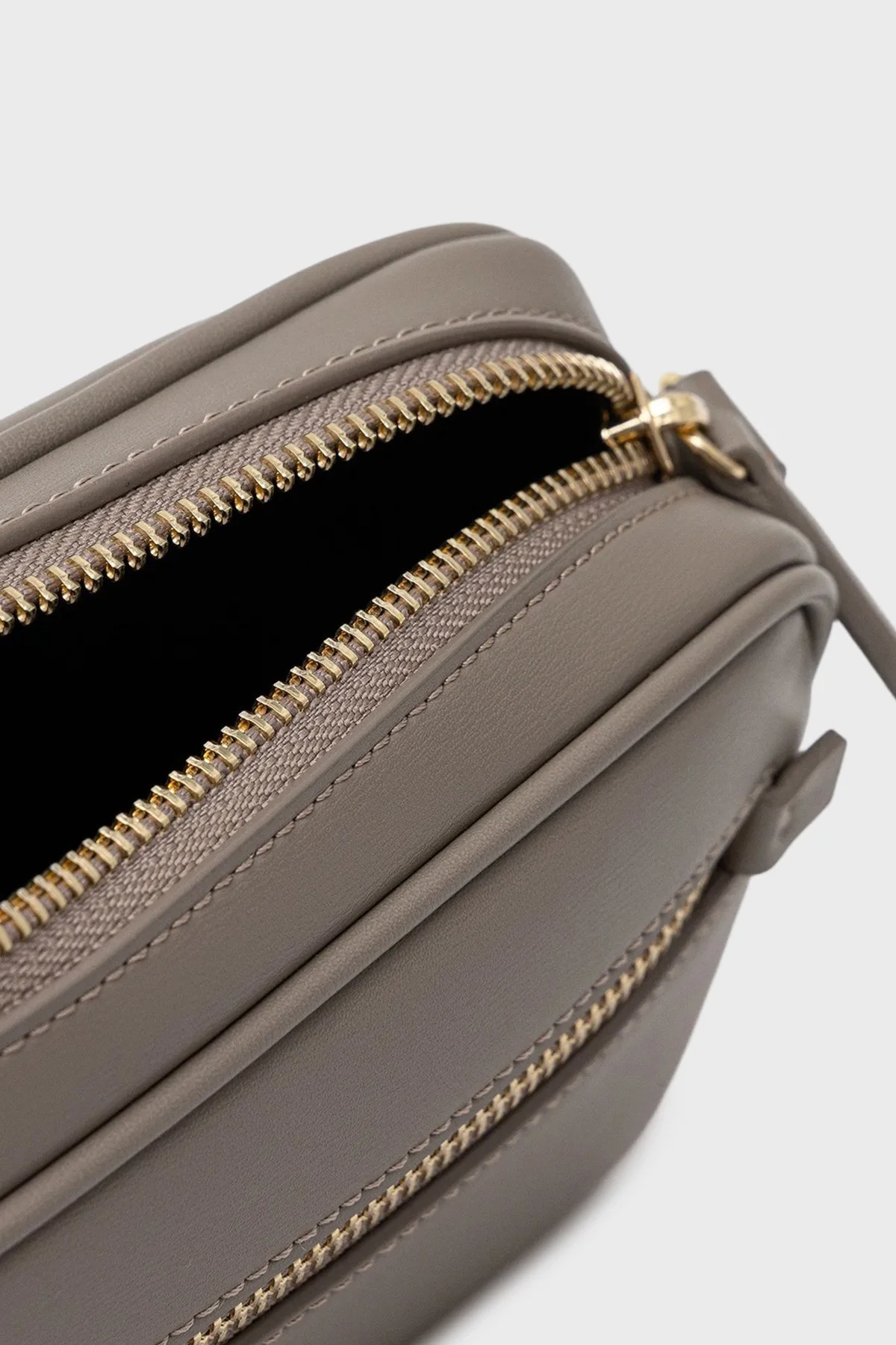 Armani Exchange Logolu Ayarlanabilir Askılı Bayan Çanta XW000303 AF12040 U6242 BEJ - 5