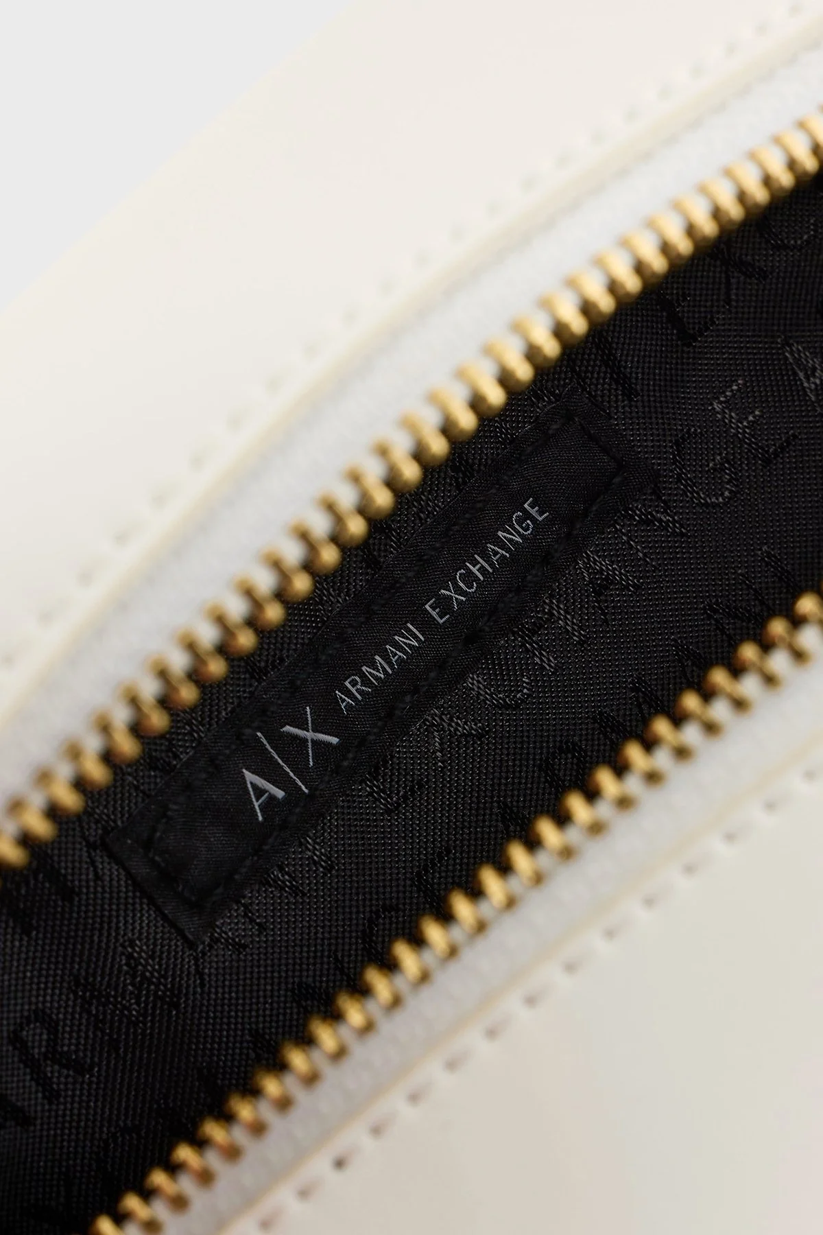 Armani Exchange Logolu Ayarlanabilir Askılı Bayan Çanta XW000412 AF12153 U0003 BEYAZ - 6