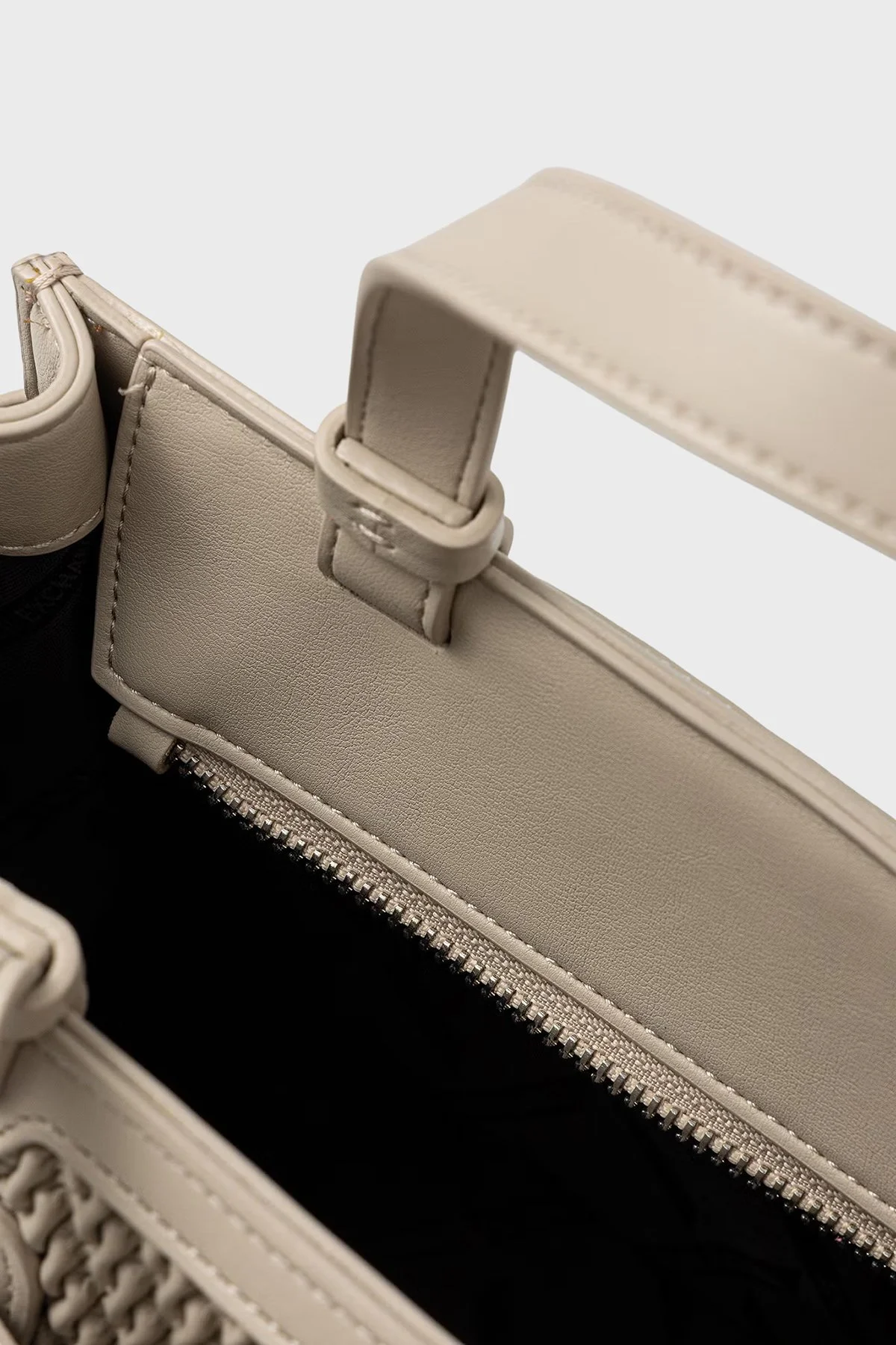 Armani Exchange Logolu Ayarlanabilir Askılı Kadın Çanta XW000392 AF26444 M6172 Bej - 5