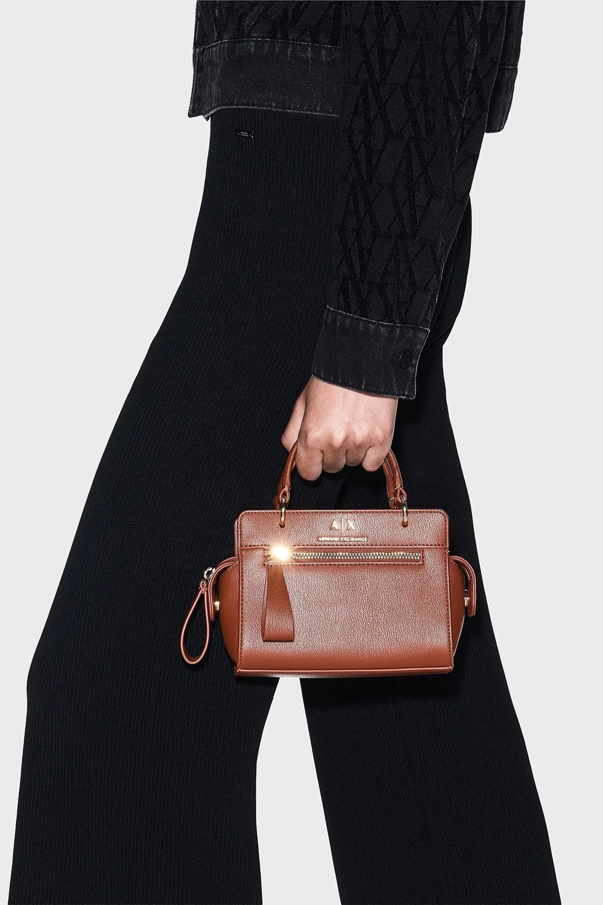 Armani Exchange Logolu Ayarlanabilir Askılı Mini Bayan Çanta XW001212 AF17117 U6048 TABA - 2