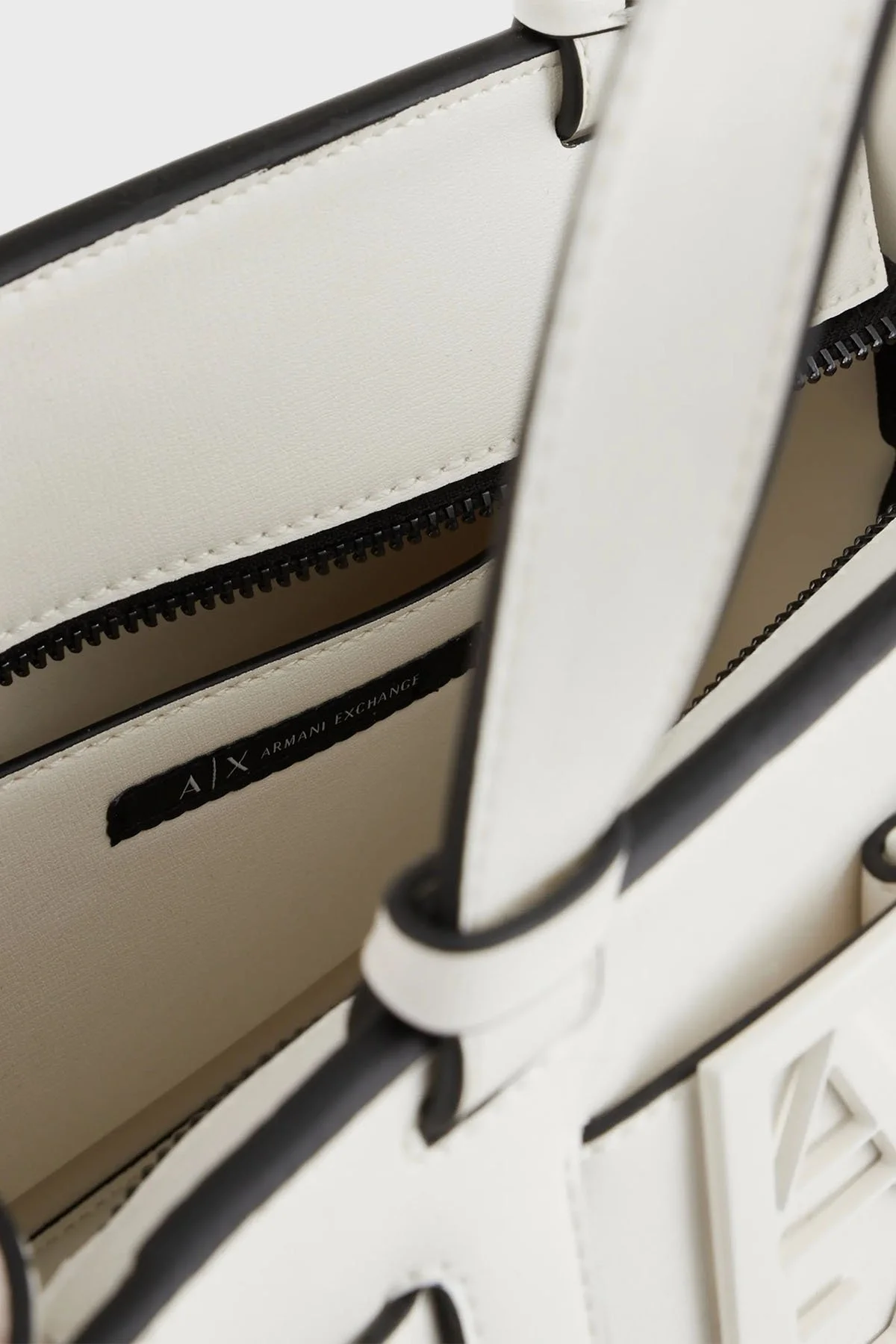 Armani Exchange Logolu Ayarlanabilir ve Çıkarılabilir Uzatma Askılı Bayan Çanta 942690 0A874 26410 BEYAZ - 6